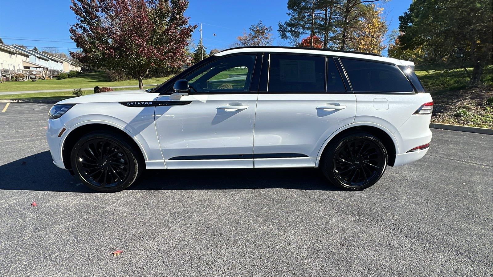 2026 Lincoln Aviator photo 7 of 37