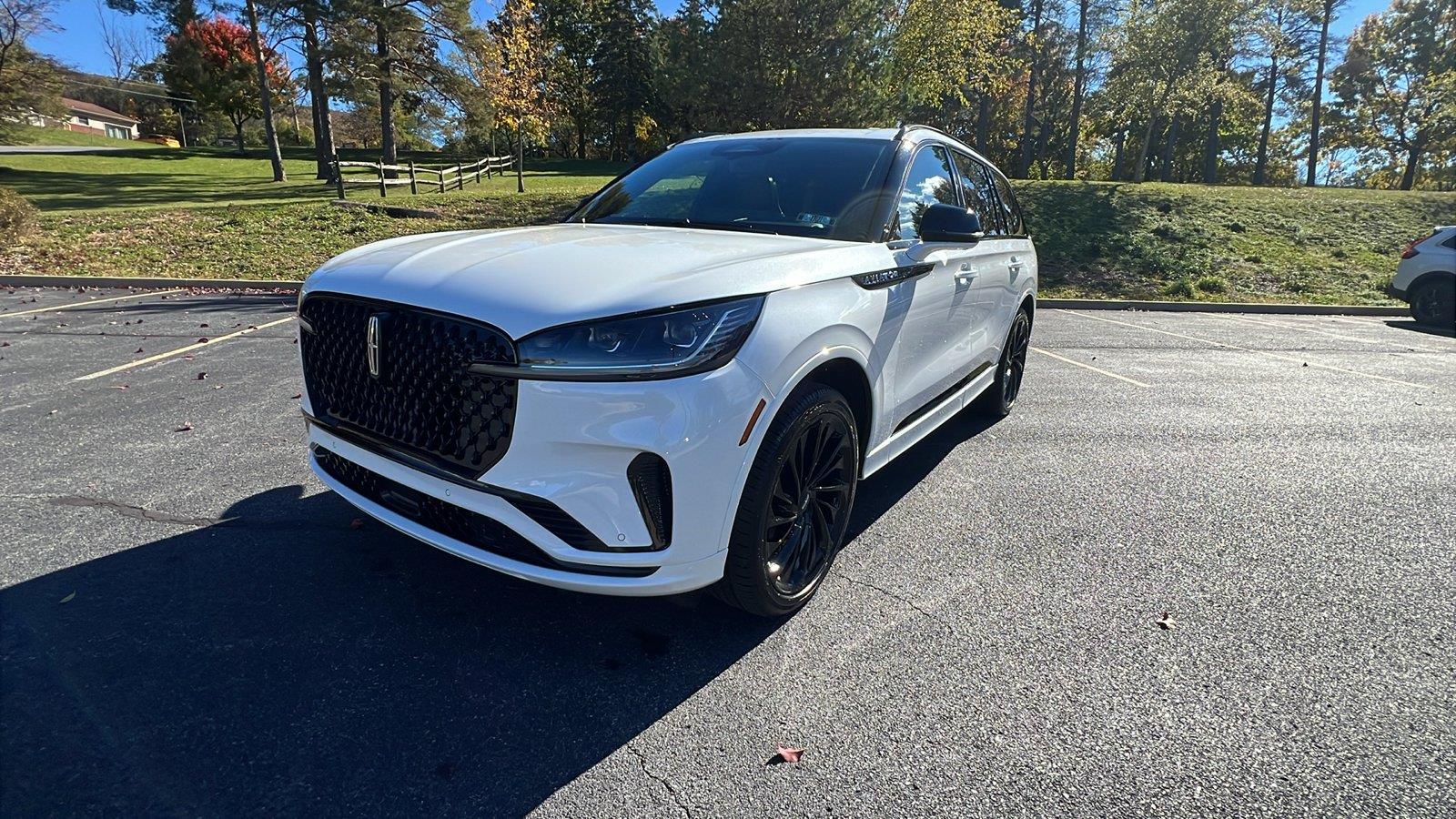 2026 Lincoln Aviator photo 8 of 37