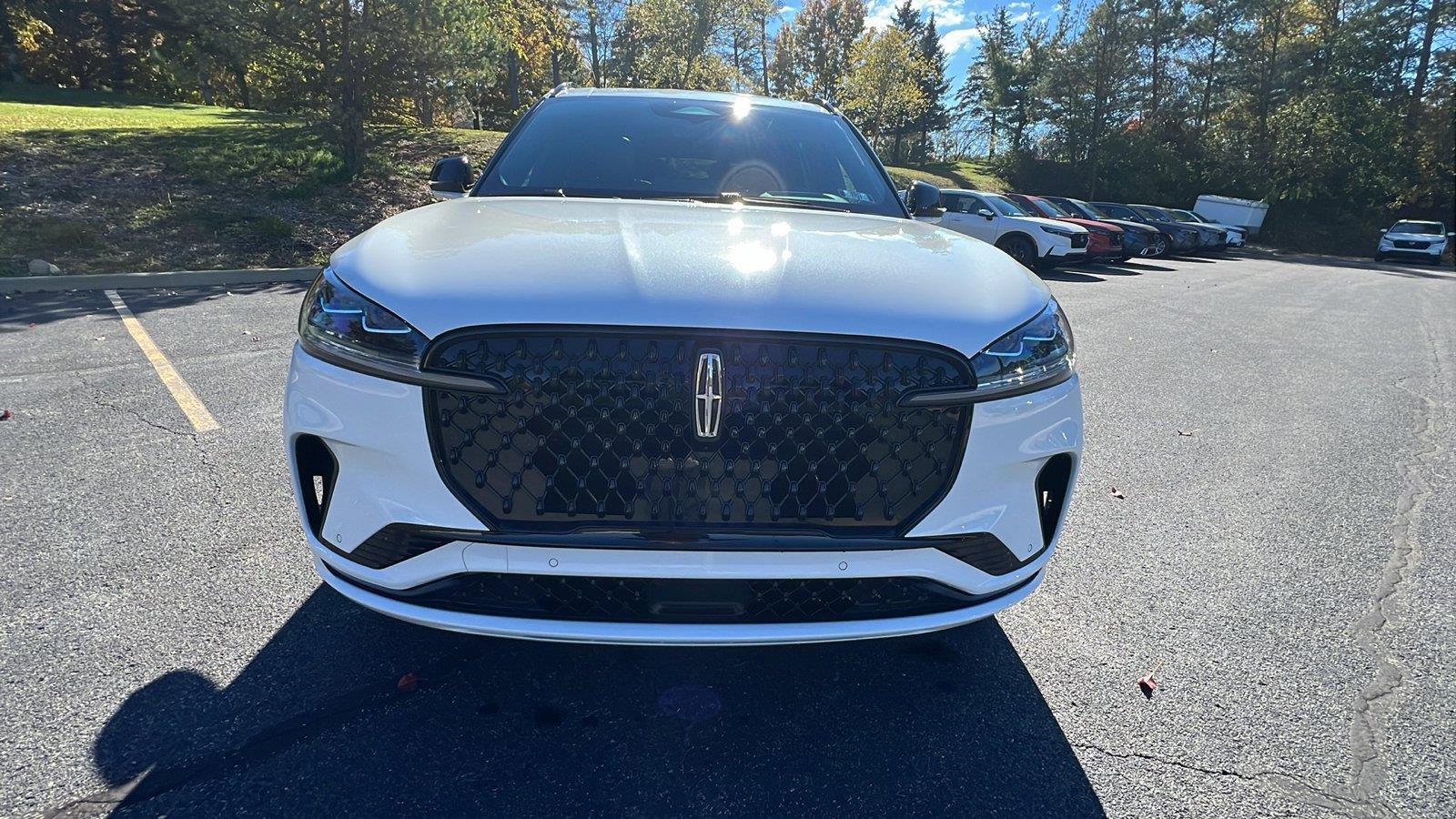 2026 Lincoln Aviator photo 9 of 37