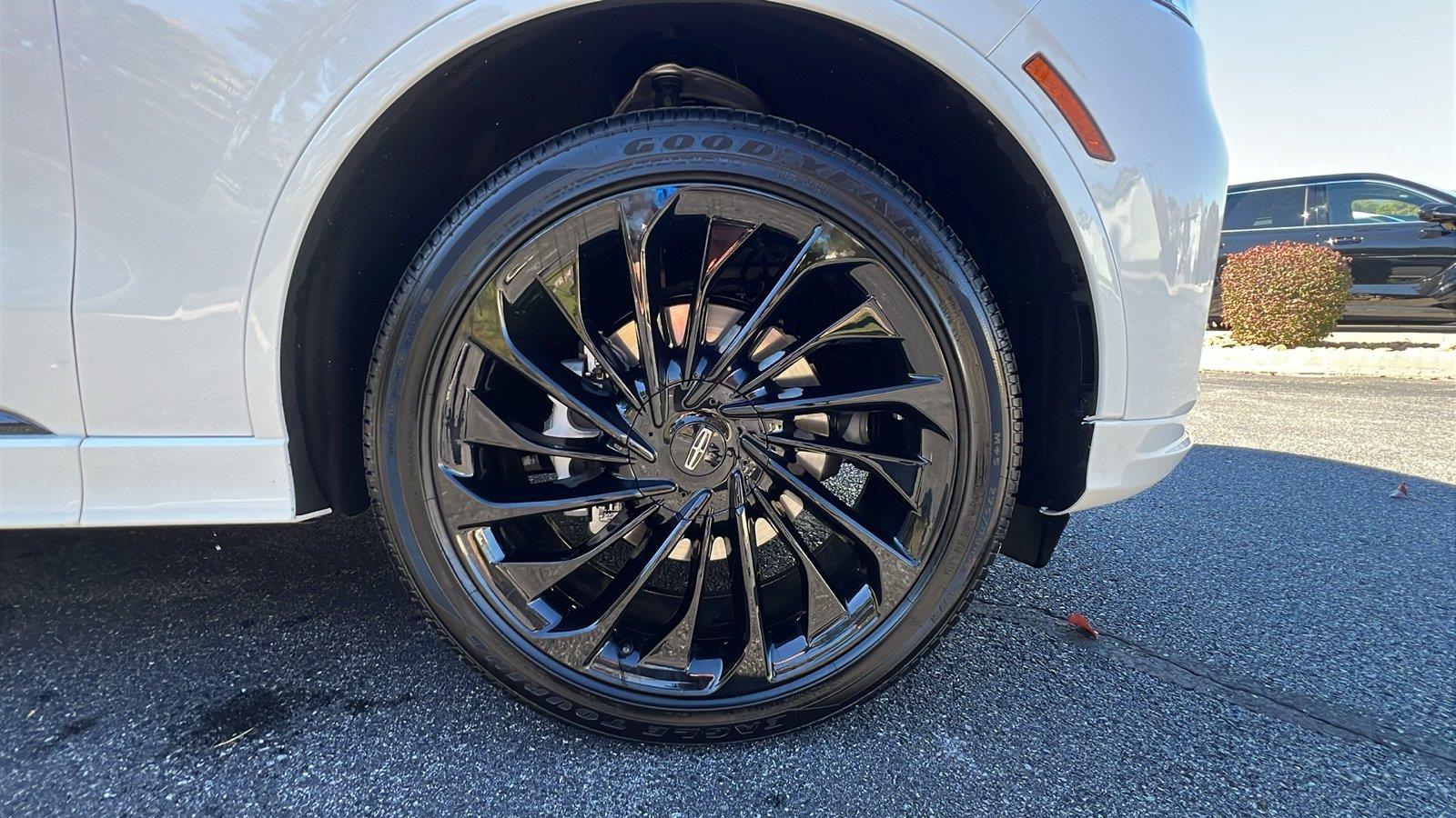 2026 Lincoln Aviator photo 11 of 37