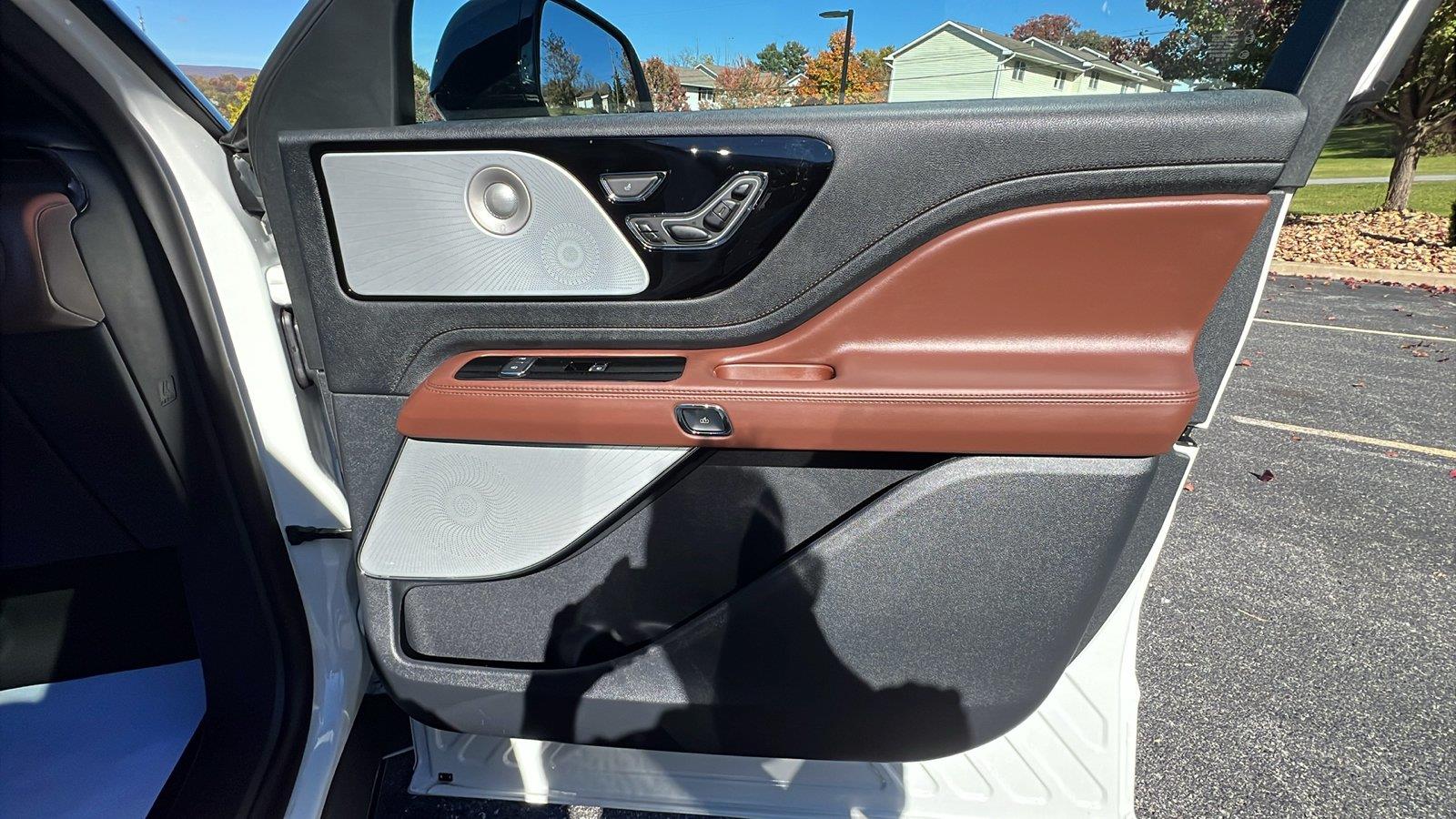 2026 Lincoln Aviator photo 12 of 37