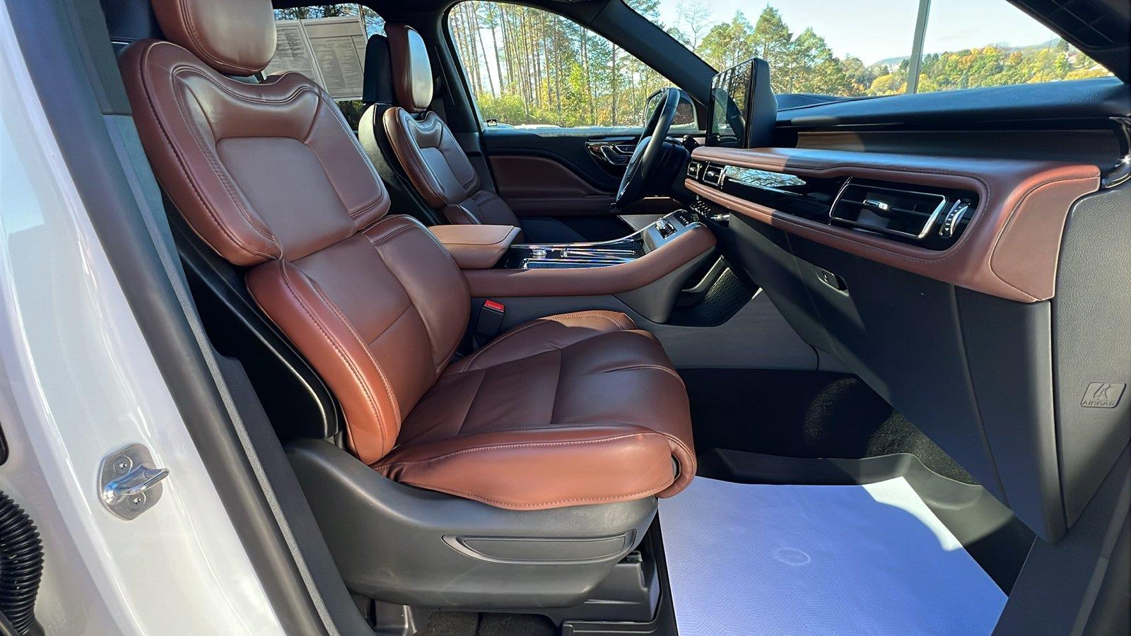 2026 Lincoln Aviator photo 13 of 37