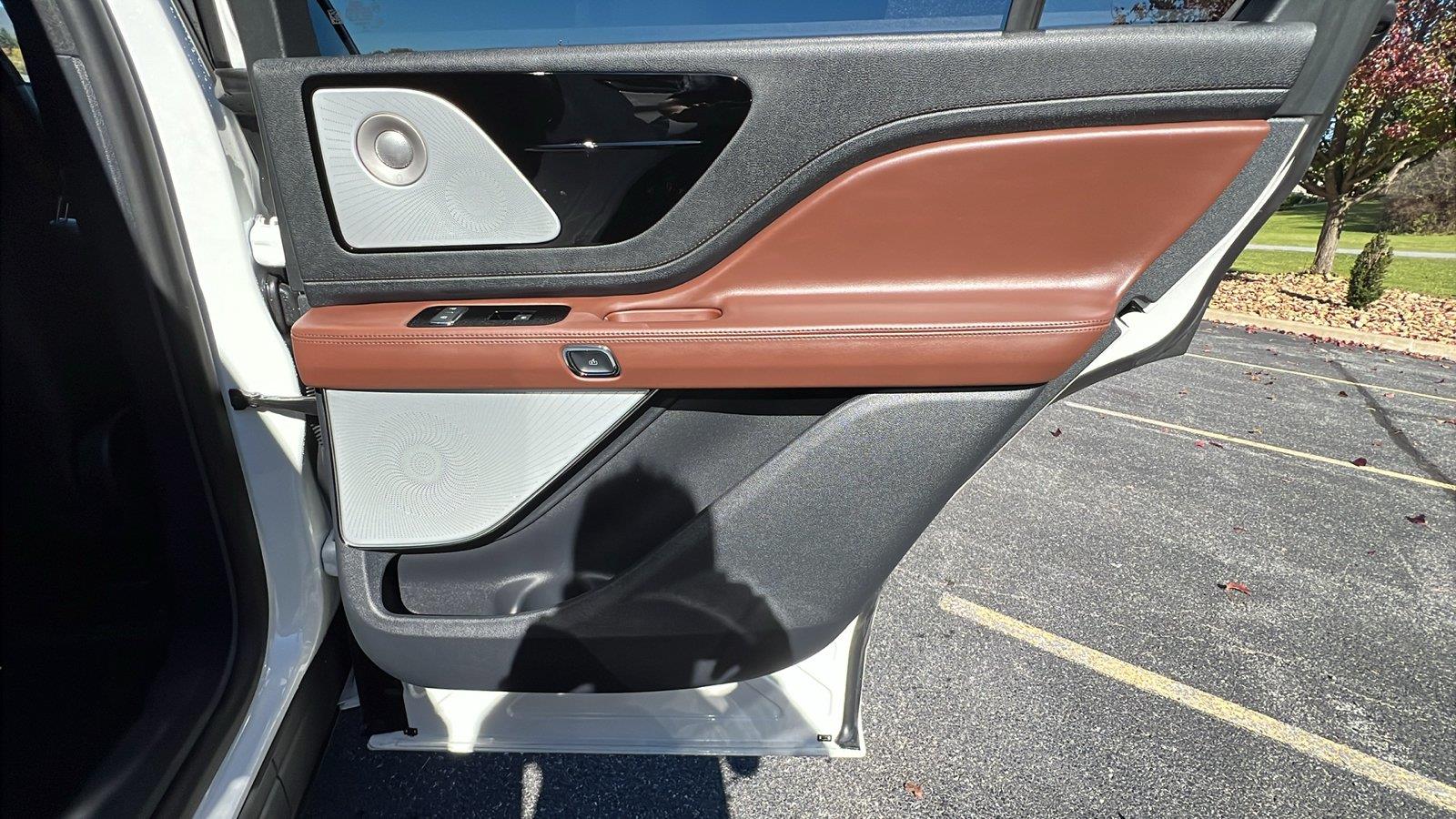 2026 Lincoln Aviator photo 14 of 37