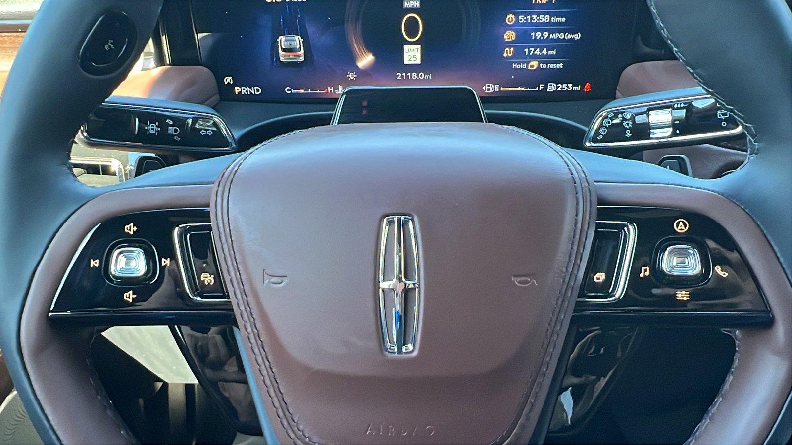 2026 Lincoln Aviator photo 35 of 37