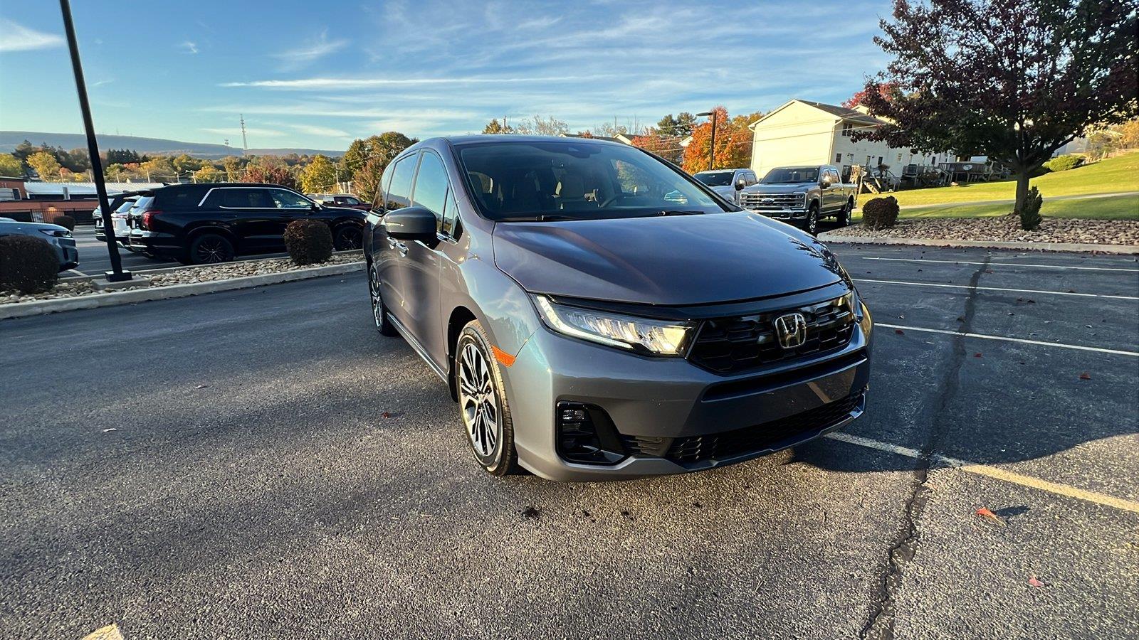 2027 Honda Odyssey photo 2 of 31