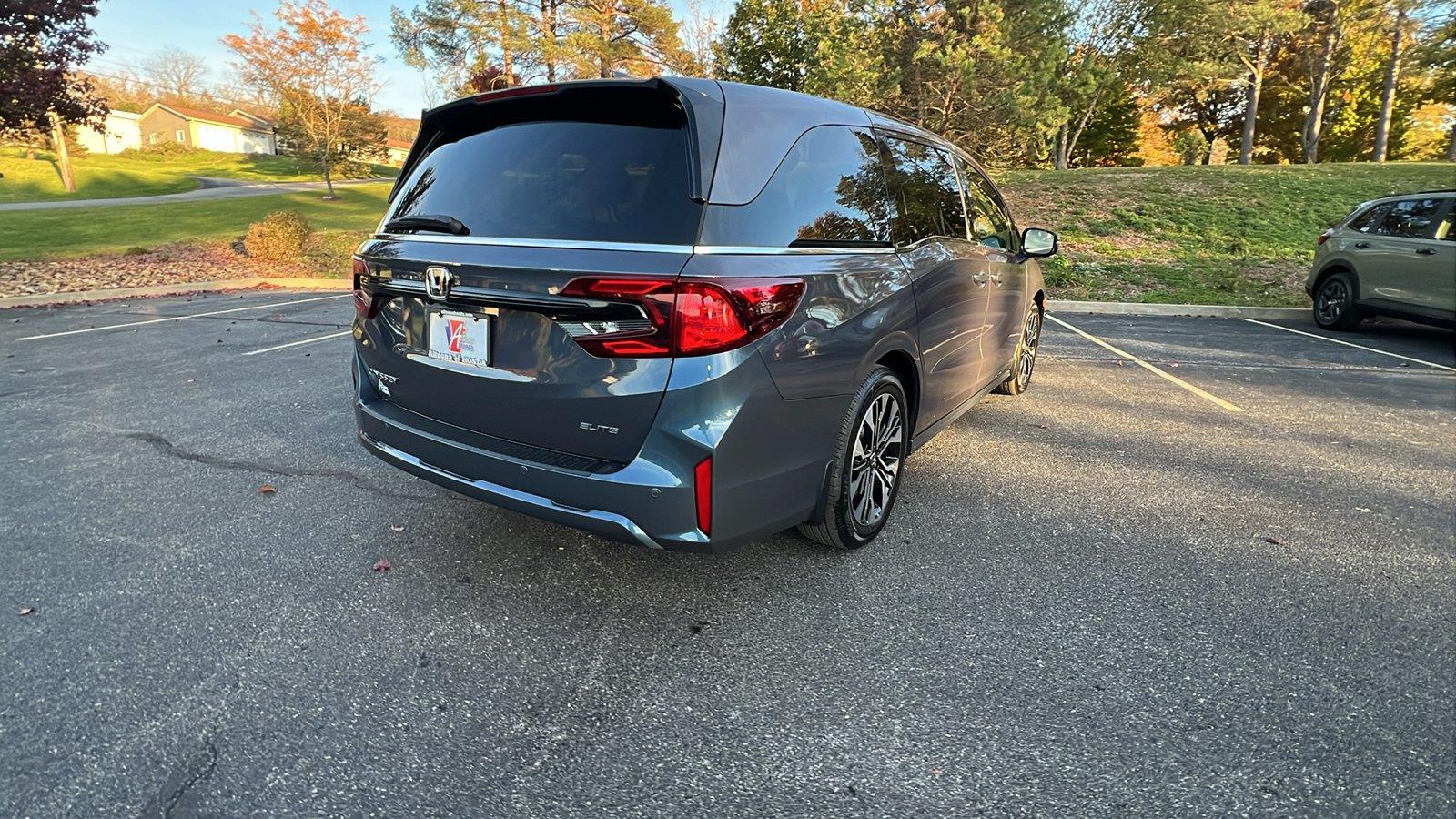 2027 Honda Odyssey photo 4 of 31