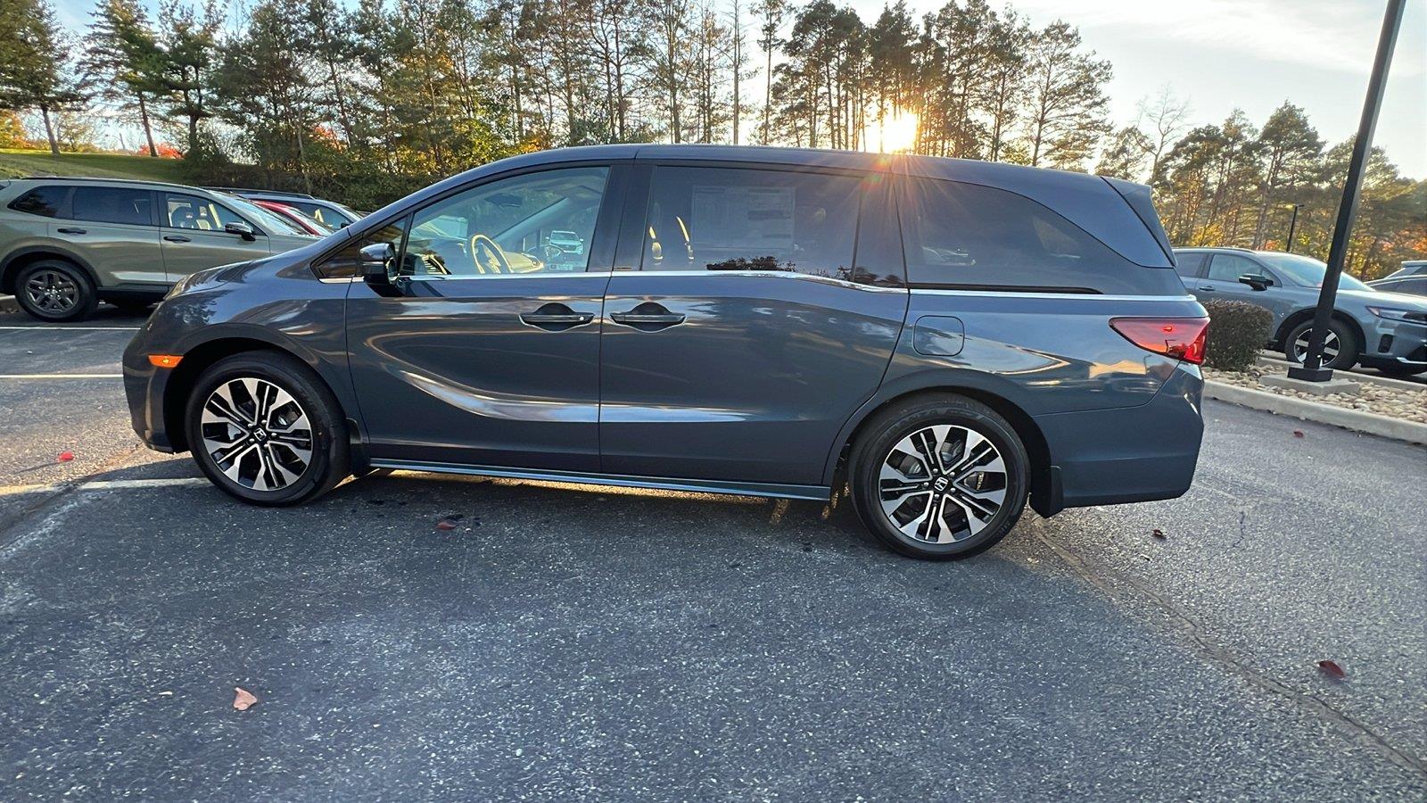 2027 Honda Odyssey photo 7 of 31