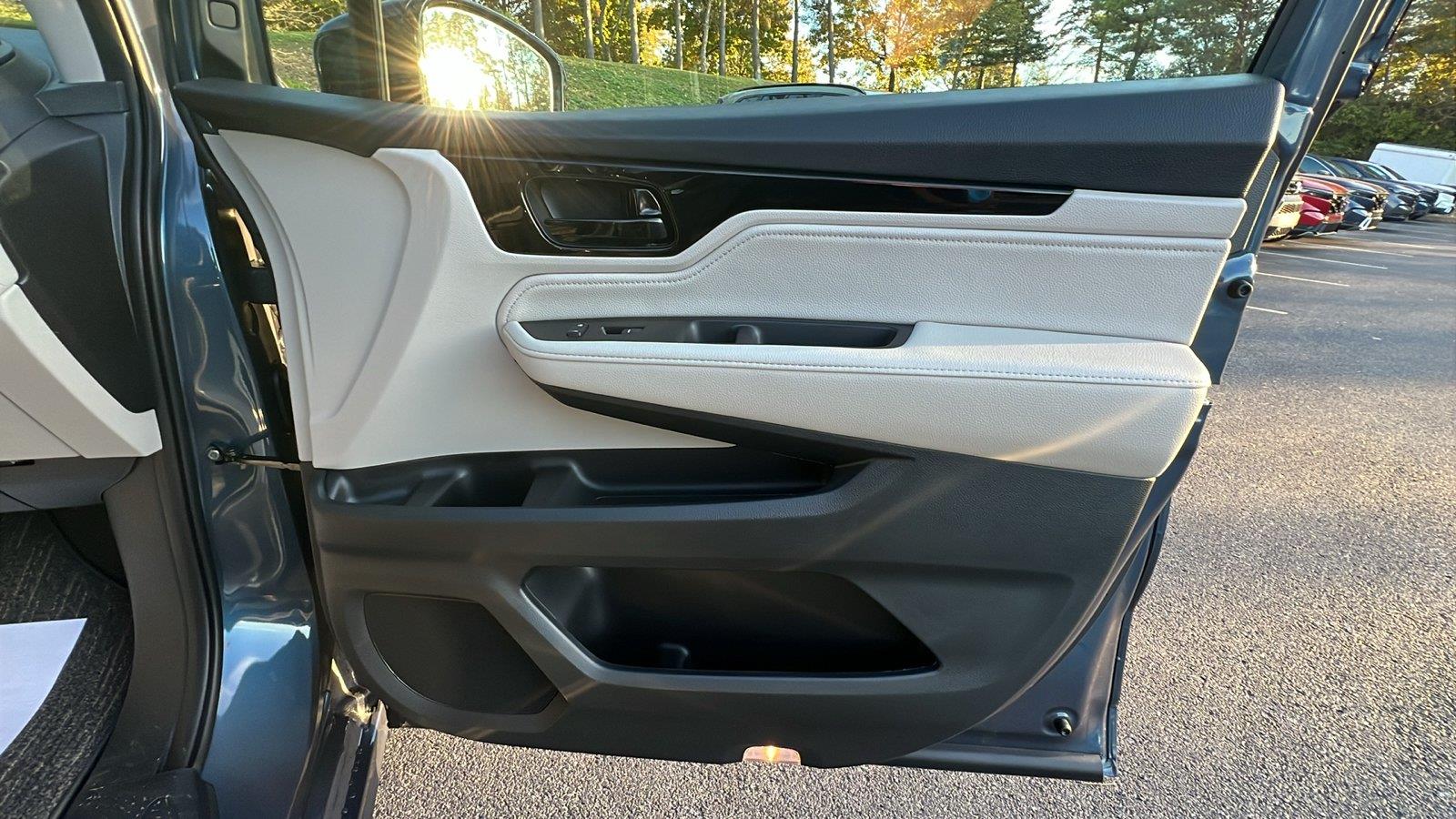 2027 Honda Odyssey photo 11 of 31