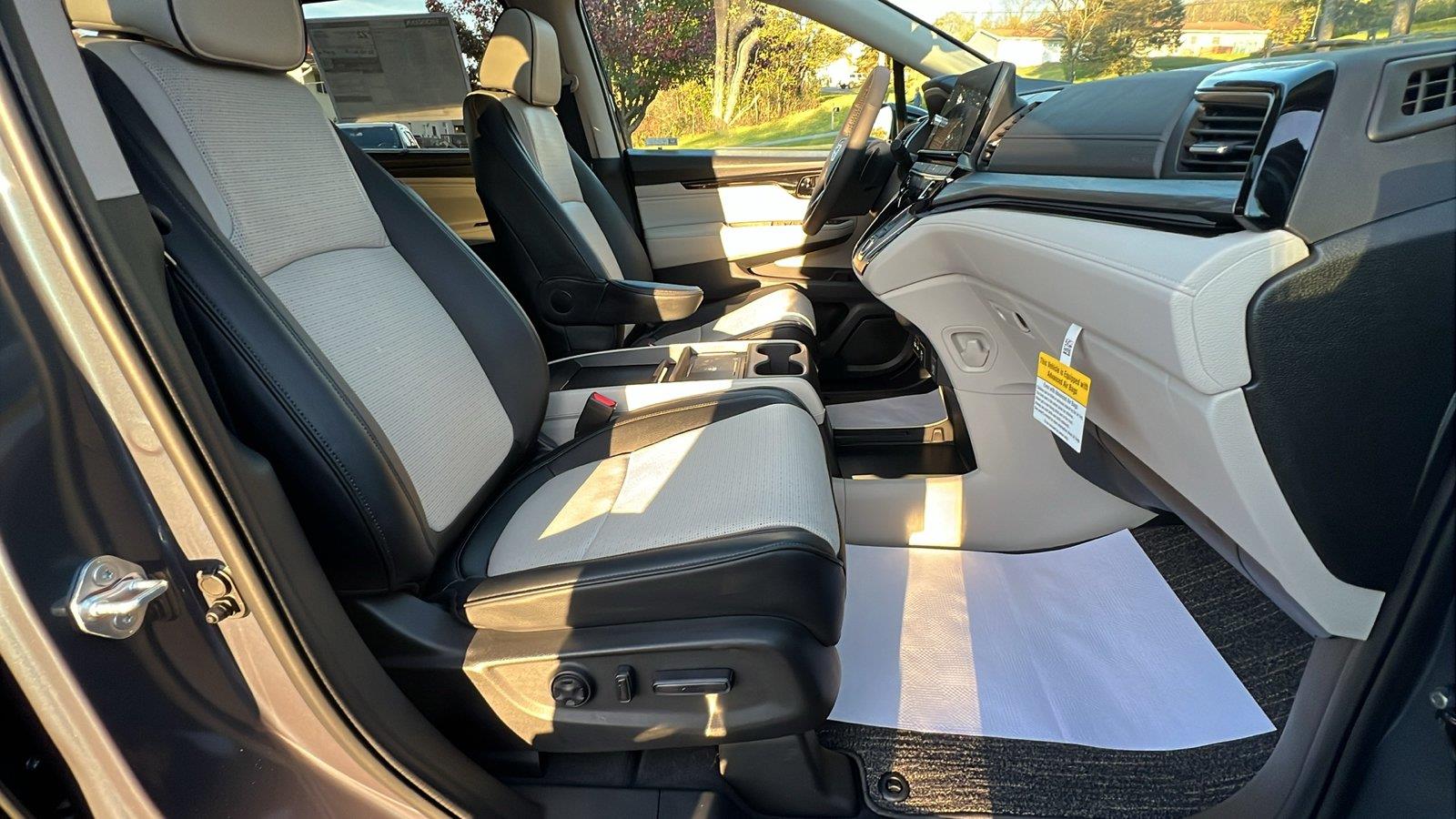 2027 Honda Odyssey photo 12 of 31