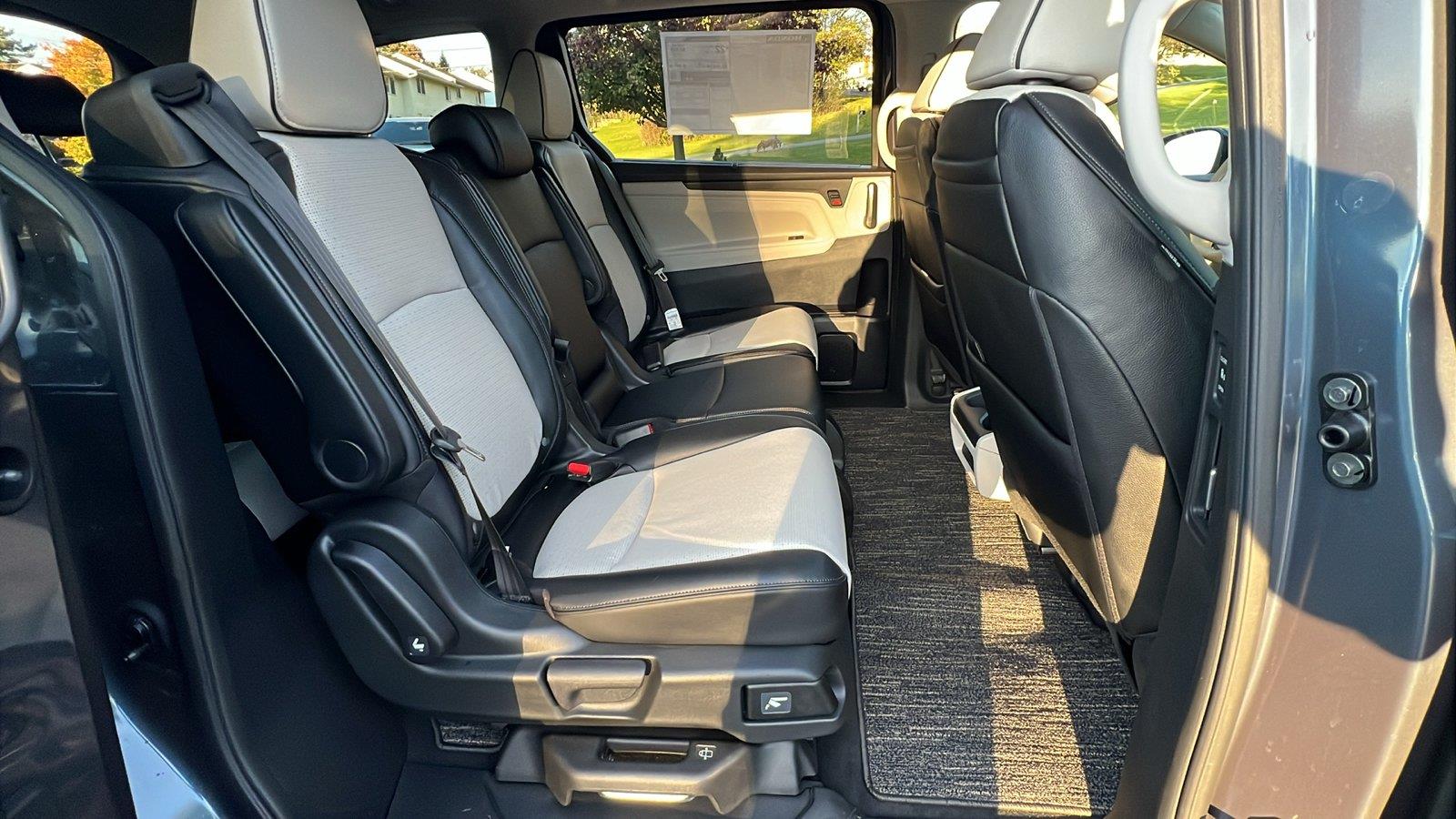2027 Honda Odyssey photo 13 of 31