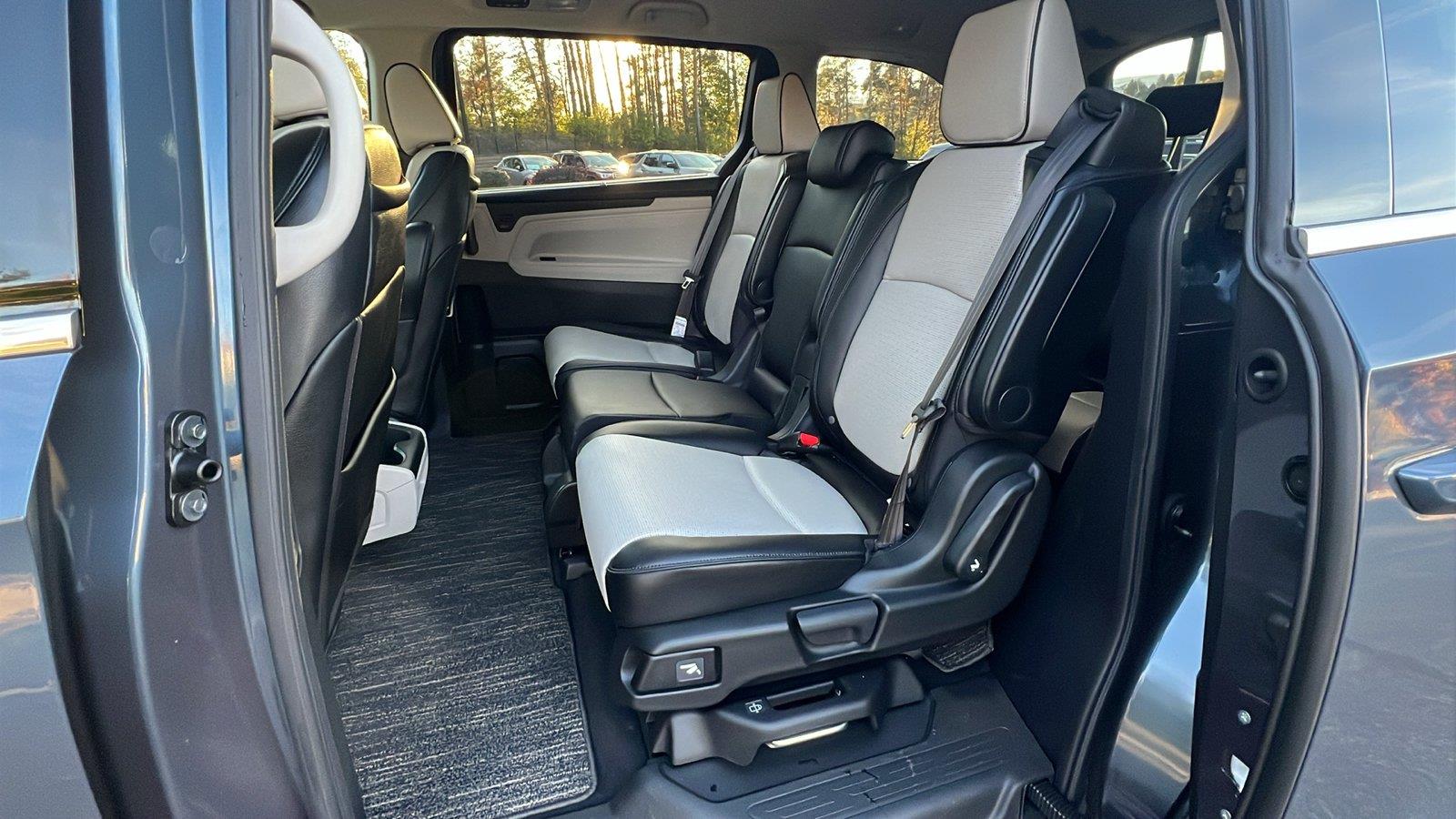 2027 Honda Odyssey photo 16 of 31