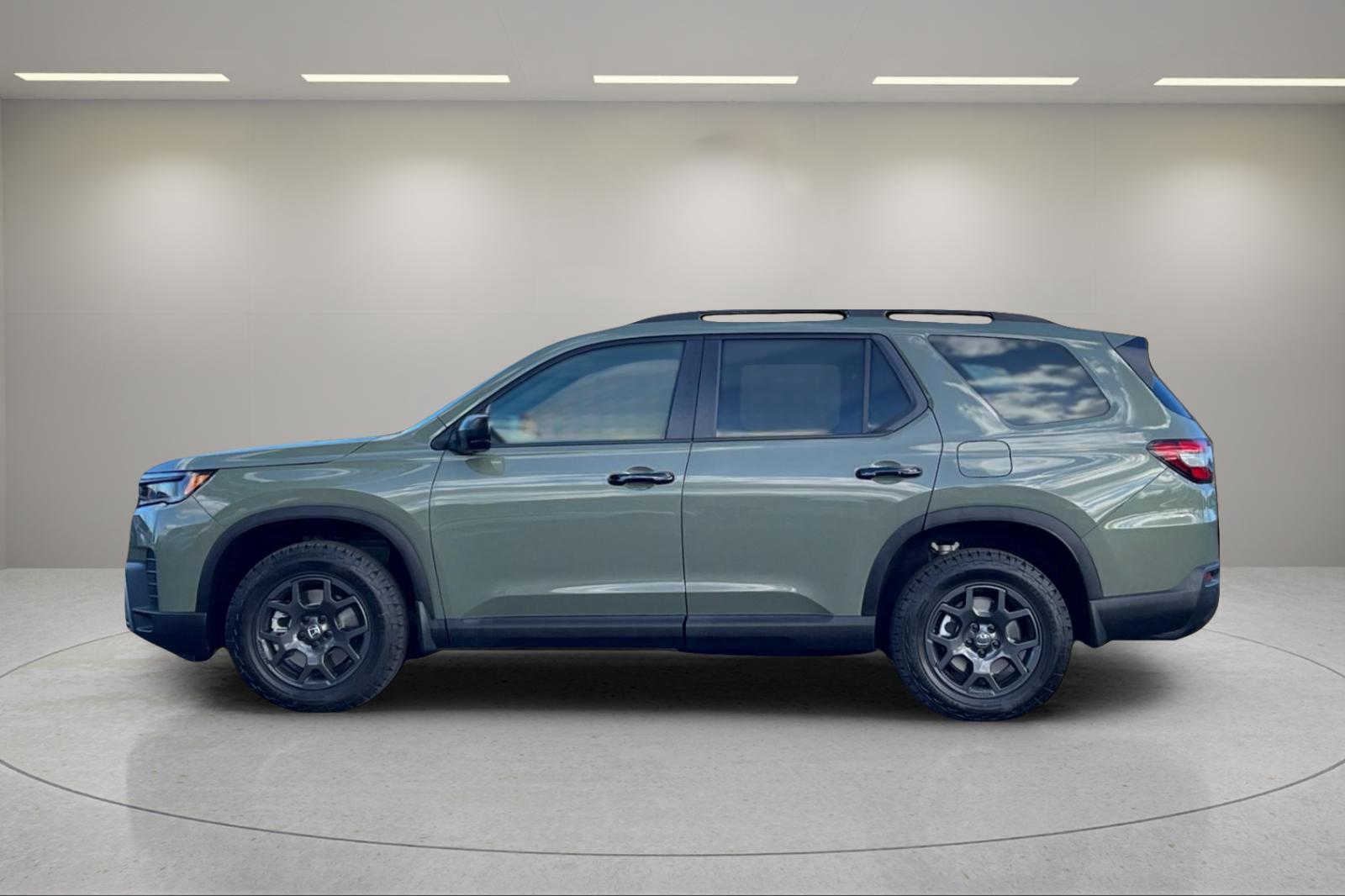 2026 Honda Pilot photo 2 of 25