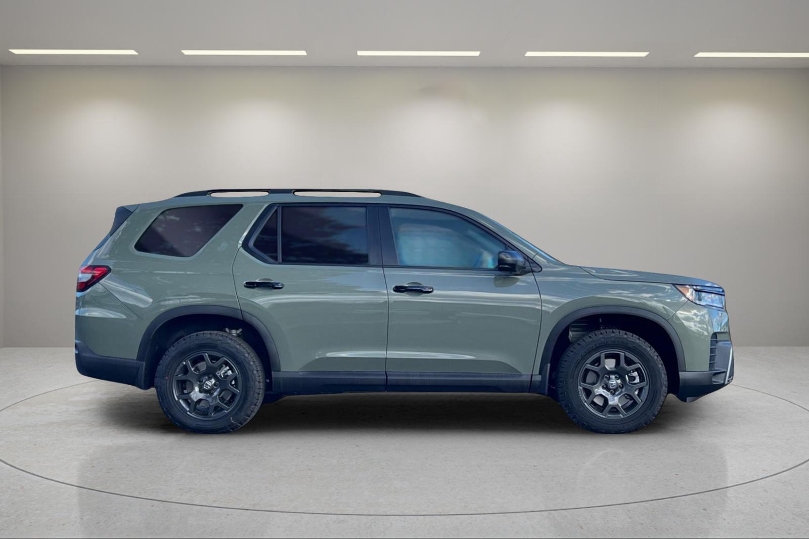 2026 Honda Pilot photo 6 of 25