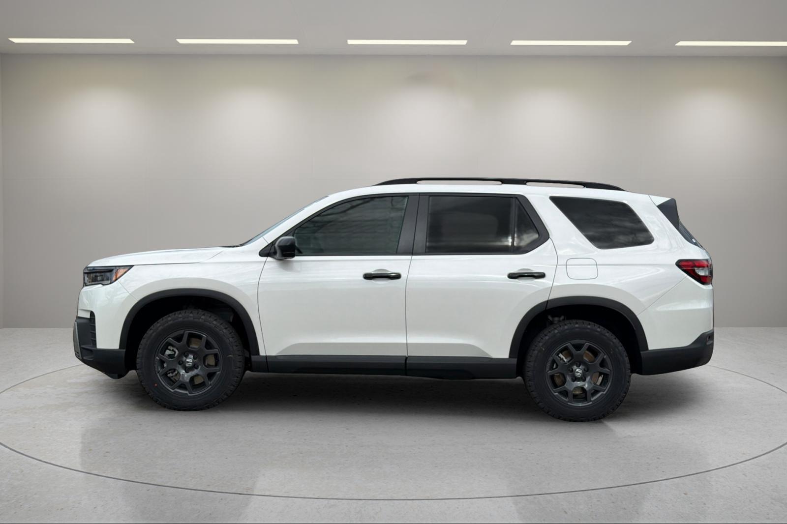 2026 Honda Pilot photo 2 of 25