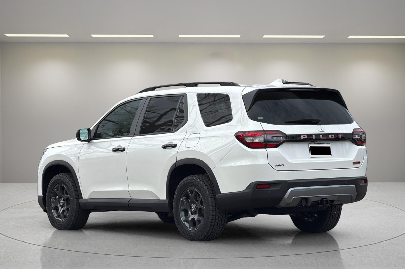 2026 Honda Pilot photo 3 of 25