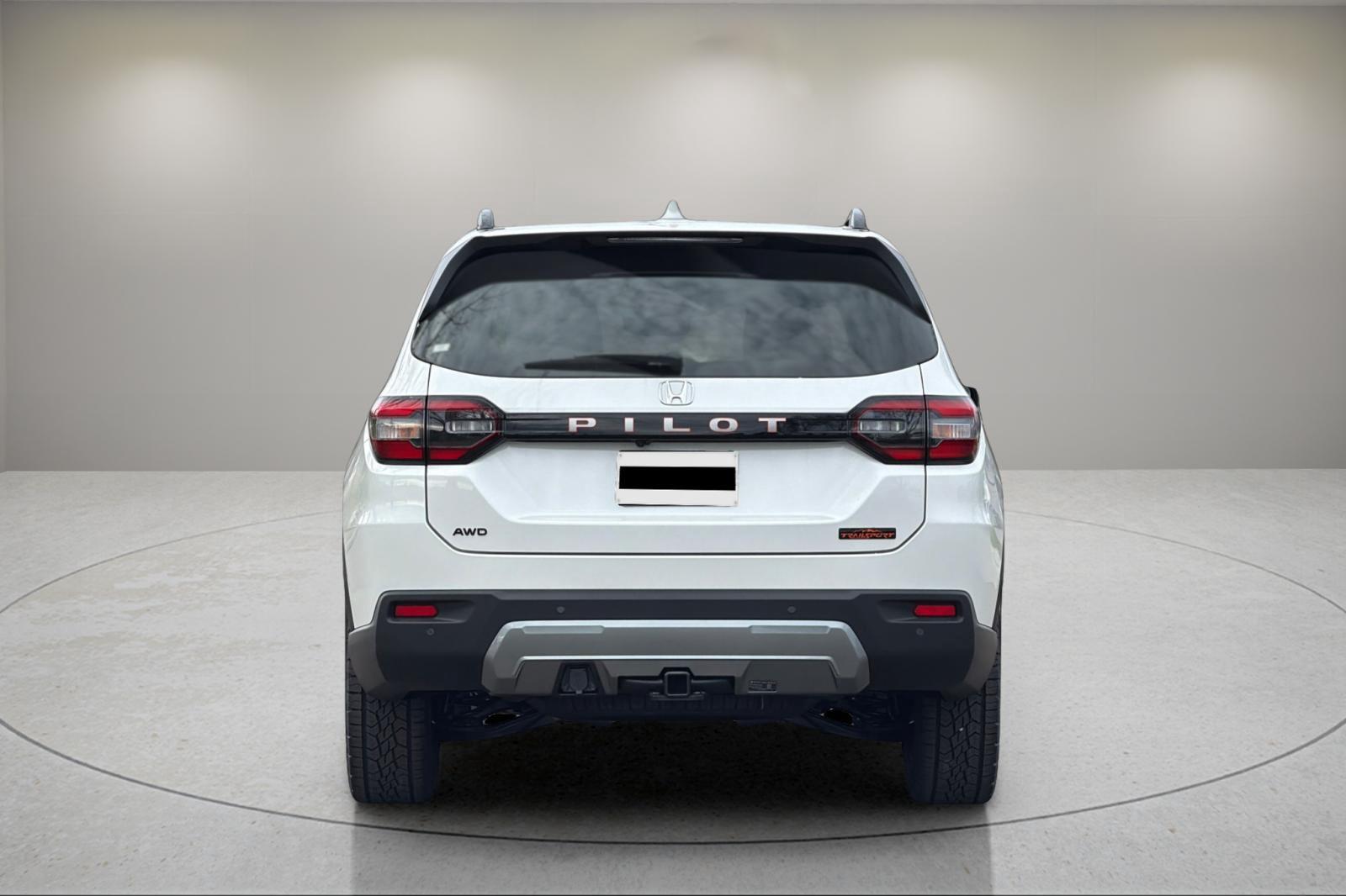 2026 Honda Pilot photo 4 of 25