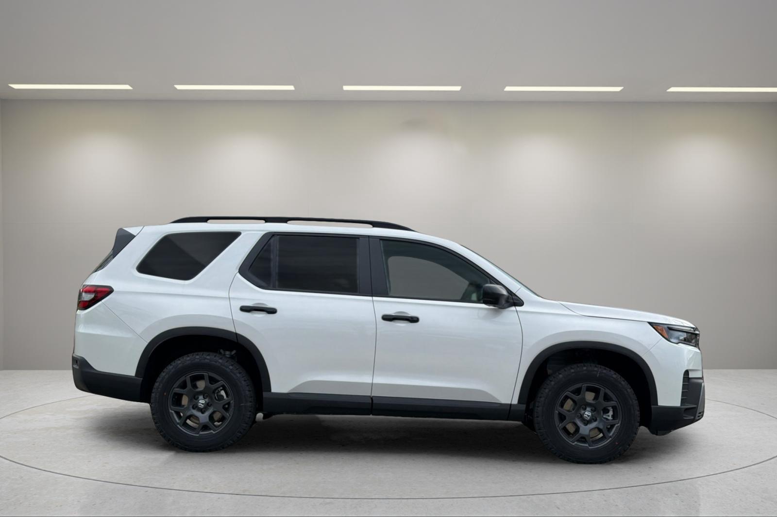 2026 Honda Pilot photo 6 of 25