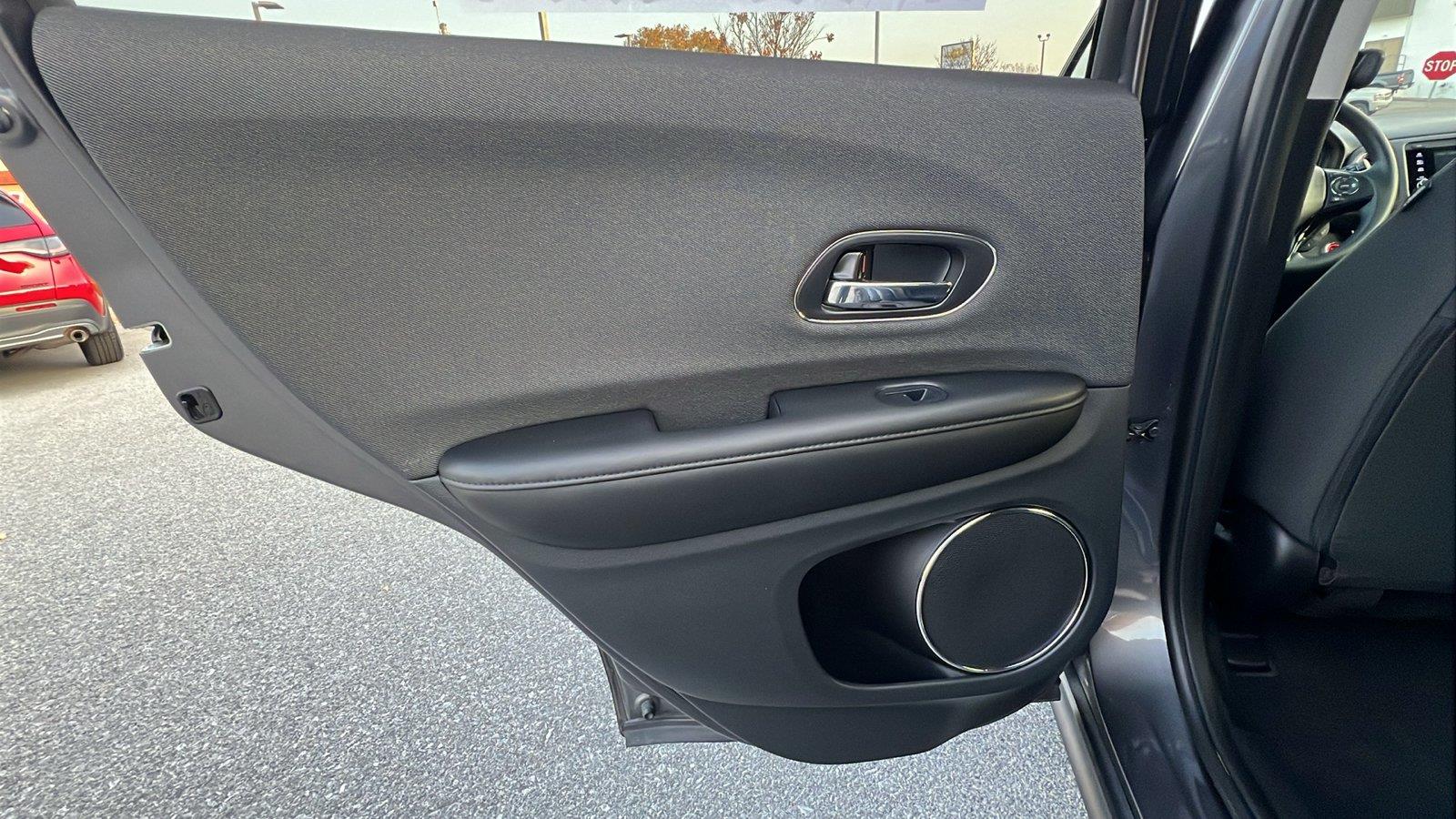 2021 Honda HR-V photo 17 of 31