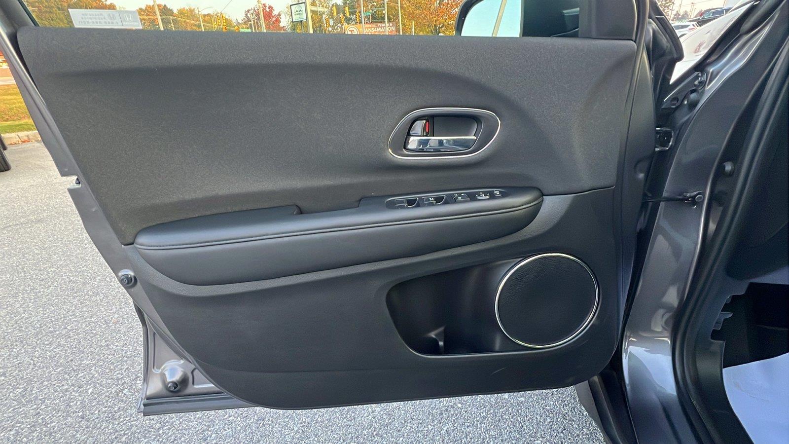 2021 Honda HR-V photo 22 of 31