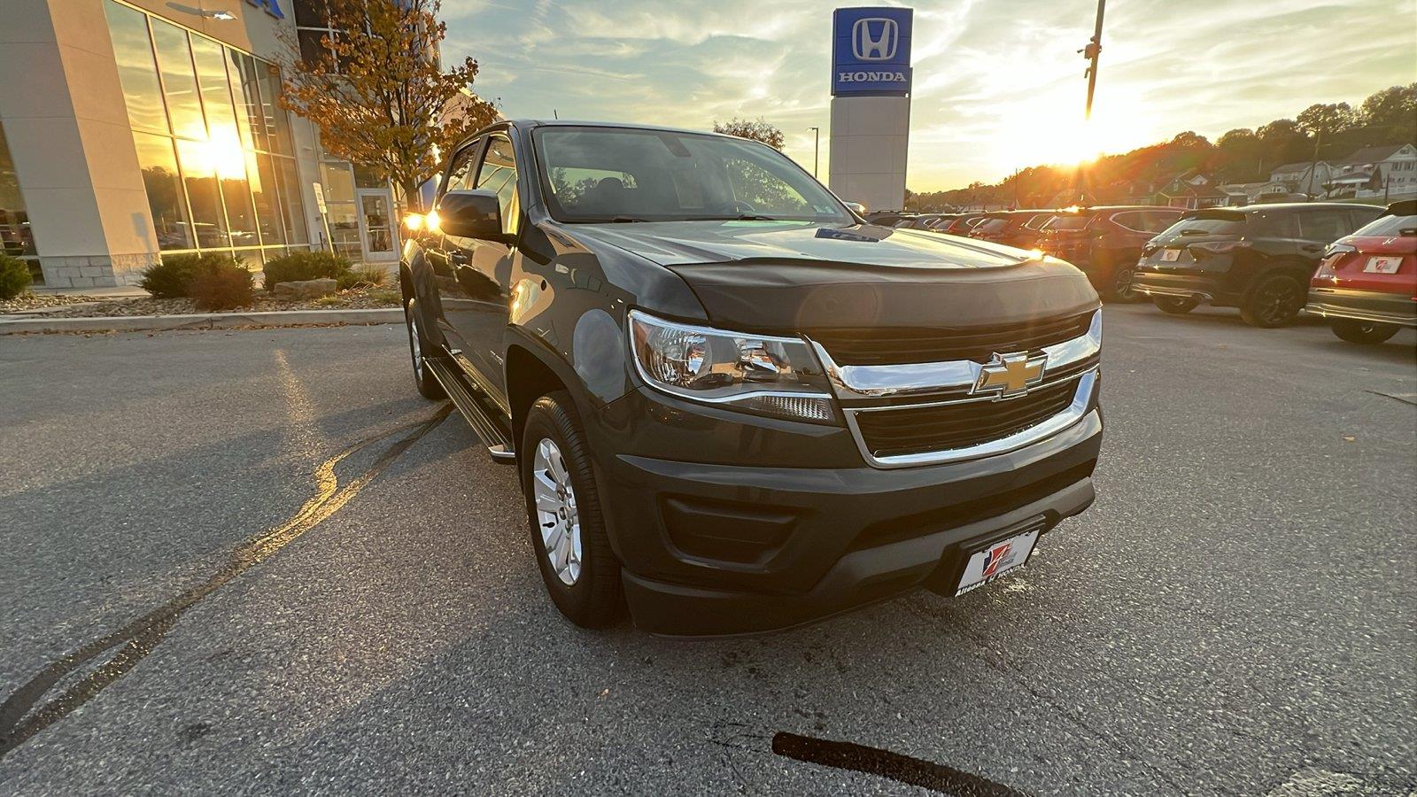 2018 Chevrolet Colorado photo 2 of 31