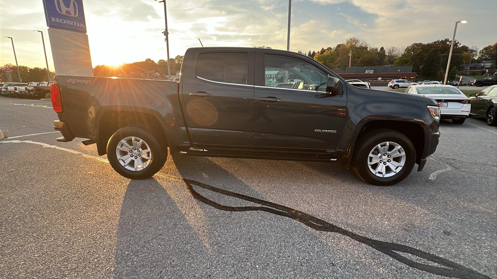 2018 Chevrolet Colorado photo 3 of 31