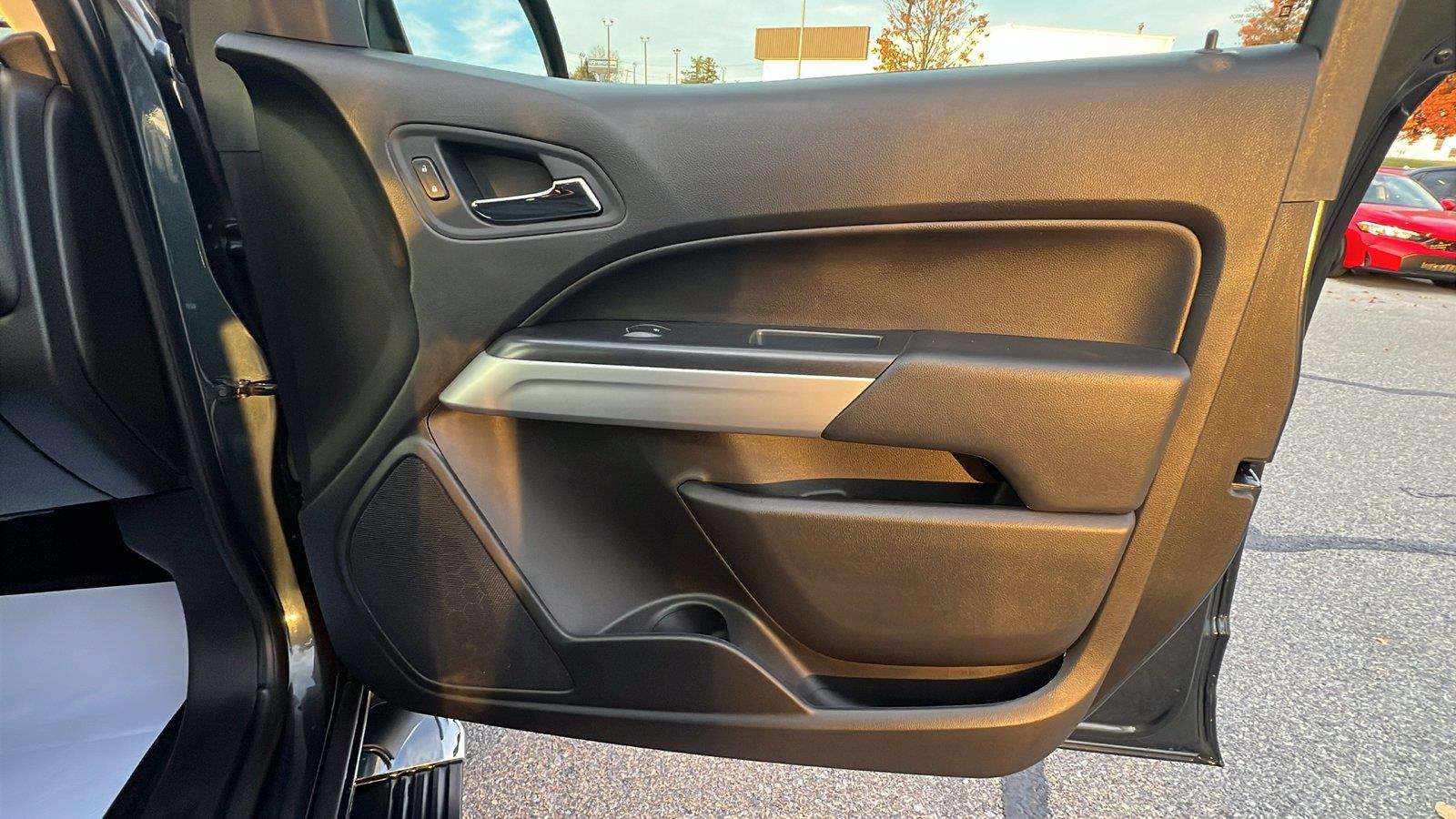 2018 Chevrolet Colorado photo 12 of 31