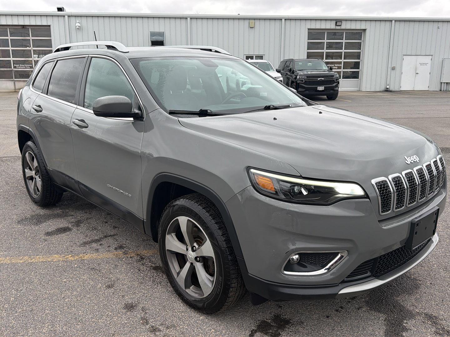 View vehicle photo 3