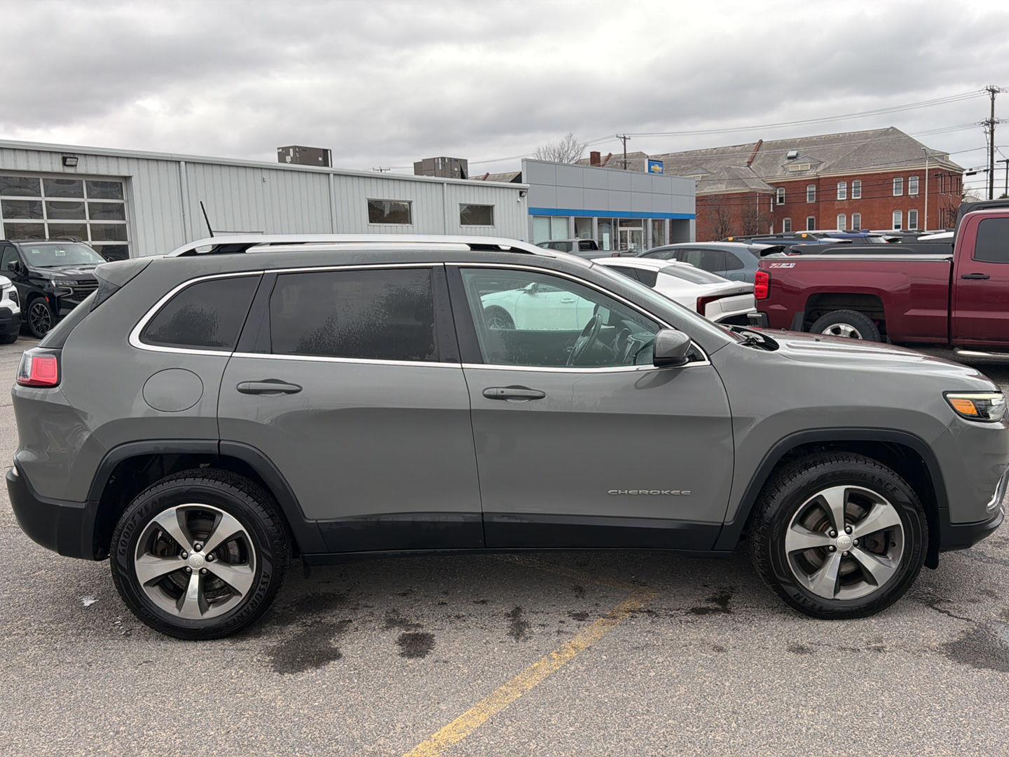 View vehicle photo 4