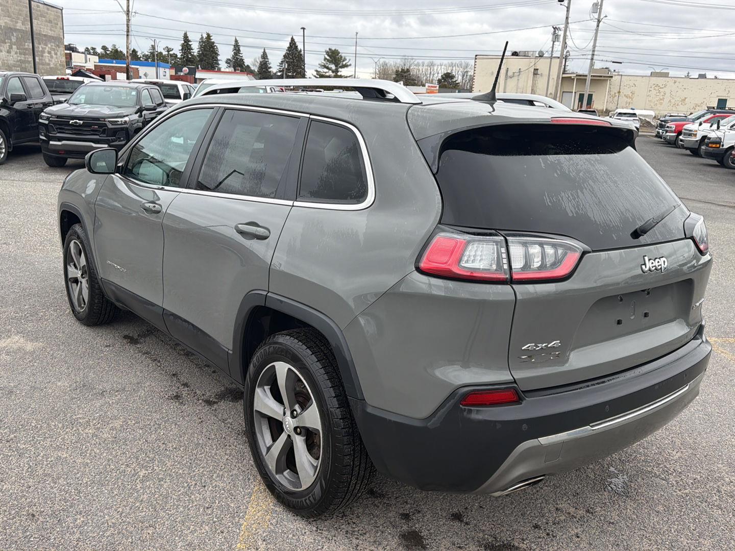 View vehicle photo 7