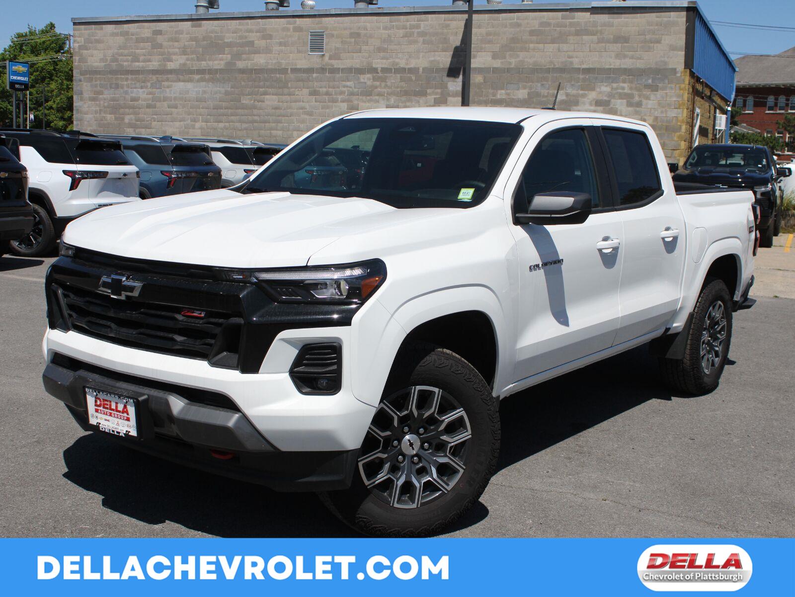 Summit White 2025 Chevrolet Colorado Pickup Truck Four-Wheel Drive 8-Speed Automatic