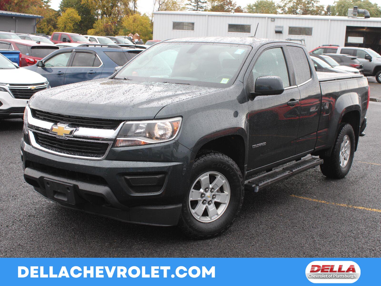 Gray (Graphite Metallic) 2017 Chevrolet Colorado Pickup Truck Four-Wheel Drive 6-Speed Automatic