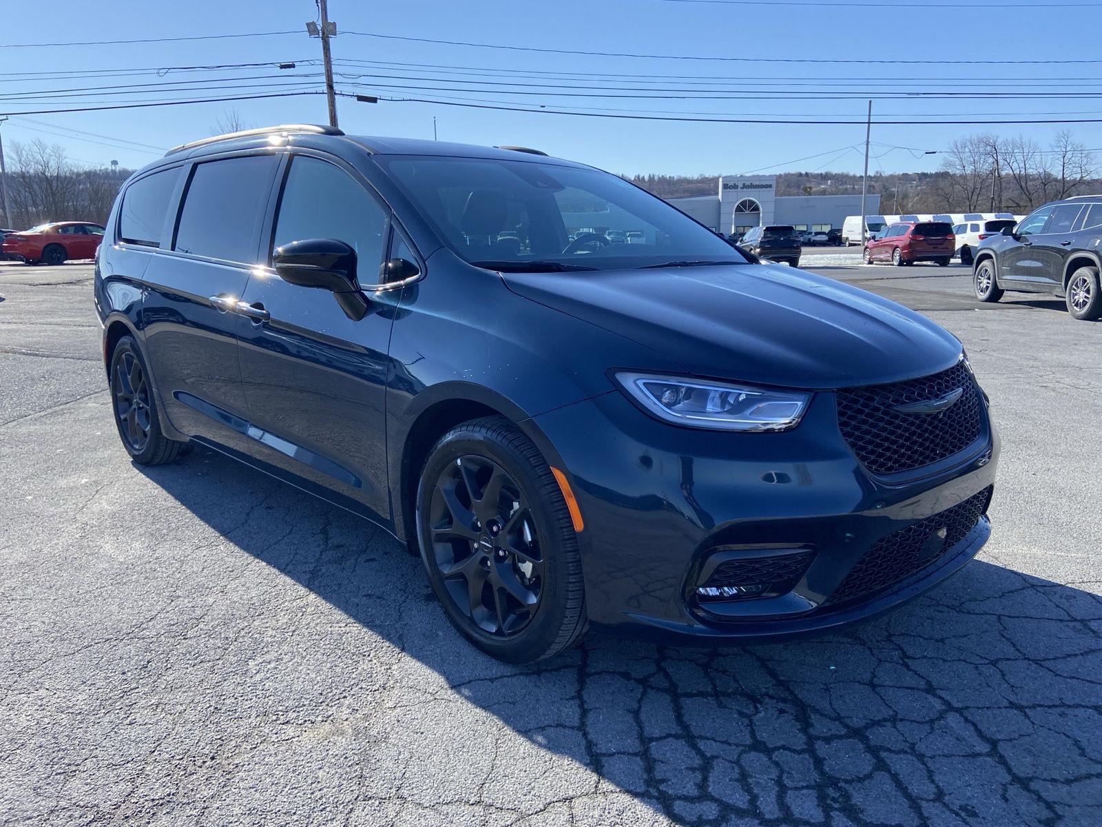 Fathom Blue Pearlcoat 2025 Chrysler Pacifica Limited FWD Minivan Front-Wheel Drive 9-Speed Automatic