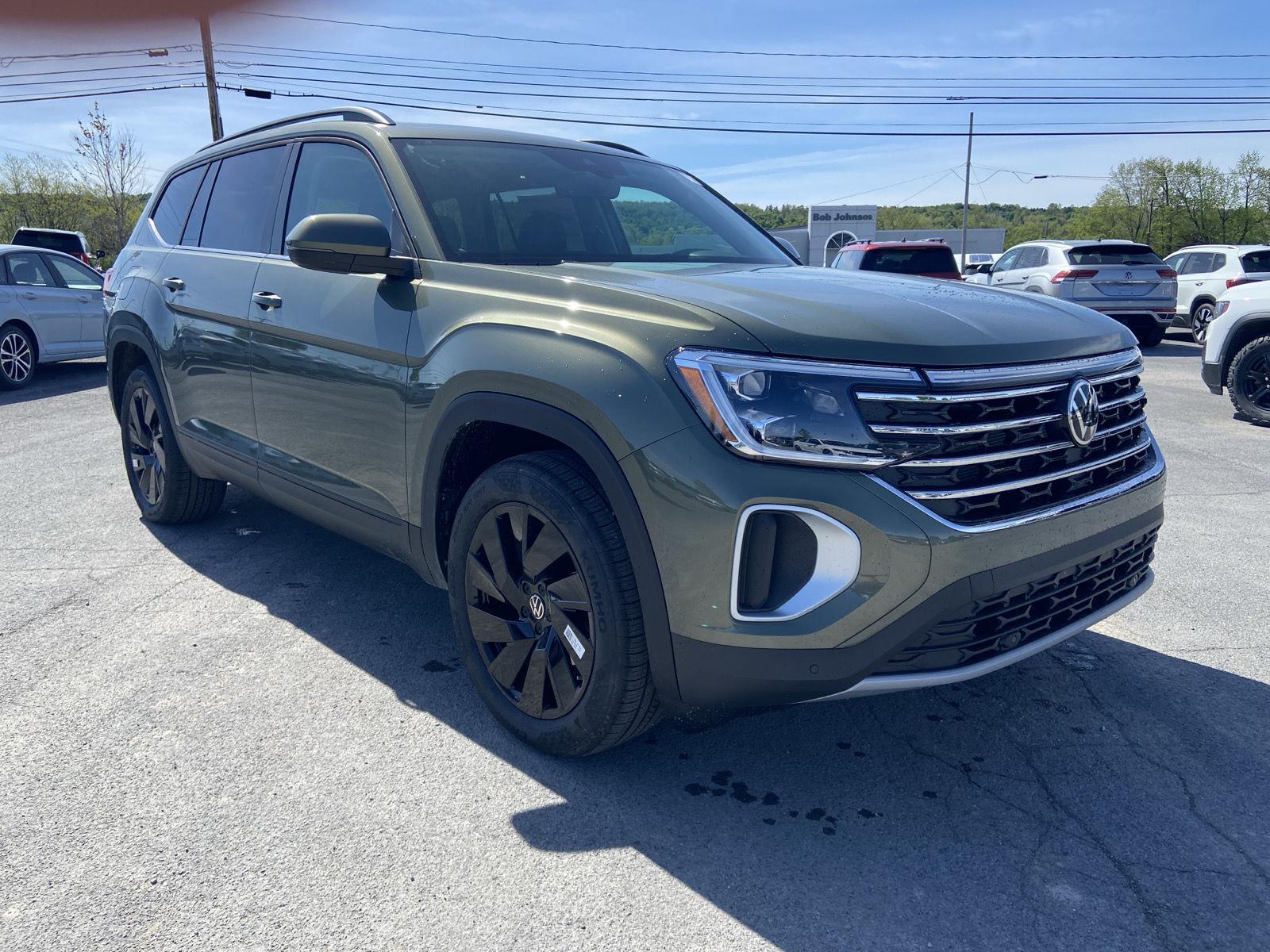 Avocado Green Pearl 2026 Volkswagen Atlas SE 4Motion with Technology SUV / Crossover All-Wheel Drive Automatic