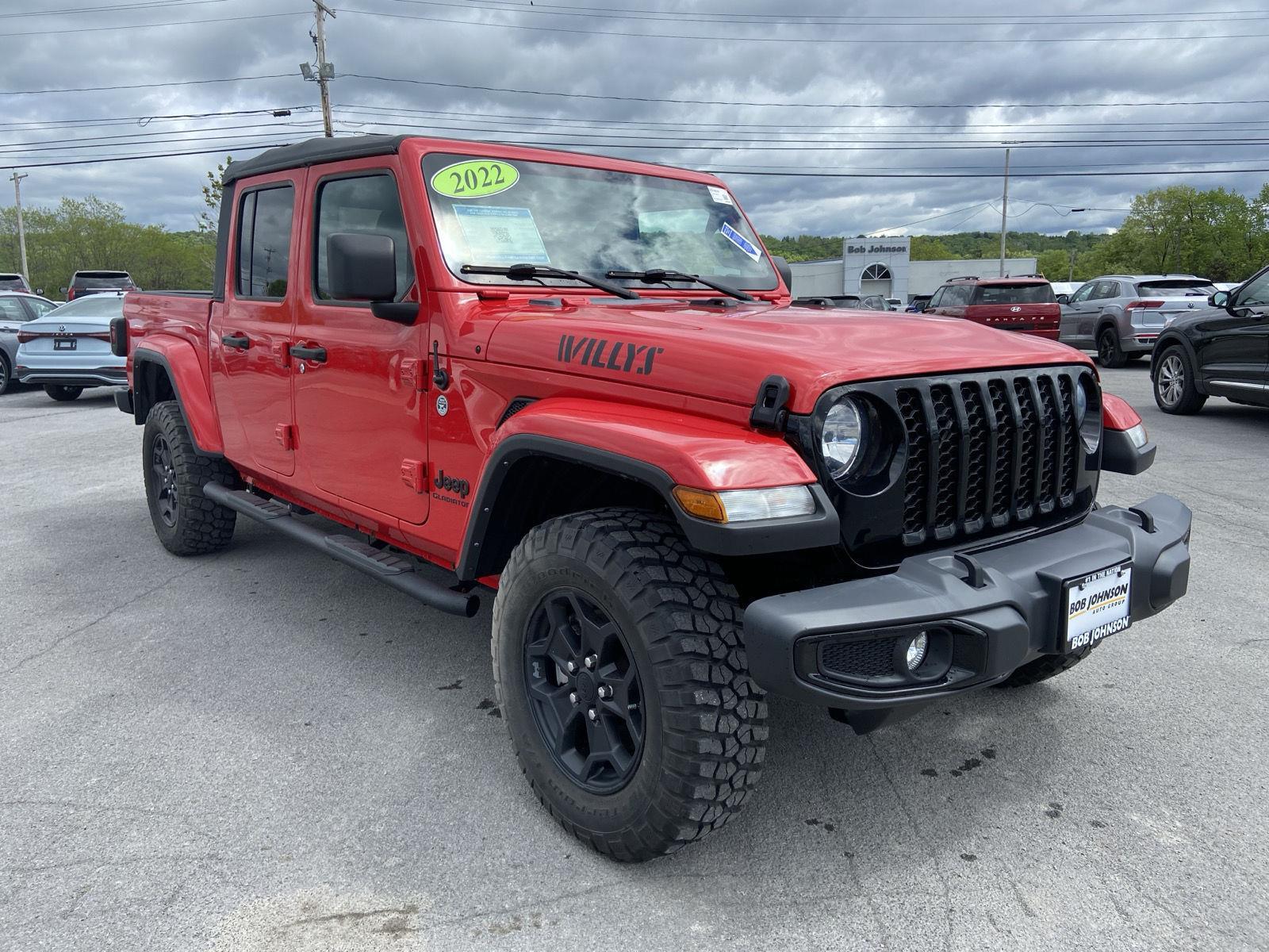 Firecracker Red Clearcoat 2022 Jeep Gladiator Willys Crew Cab 4WD Pickup Truck Four-Wheel Drive 6-Speed Manual