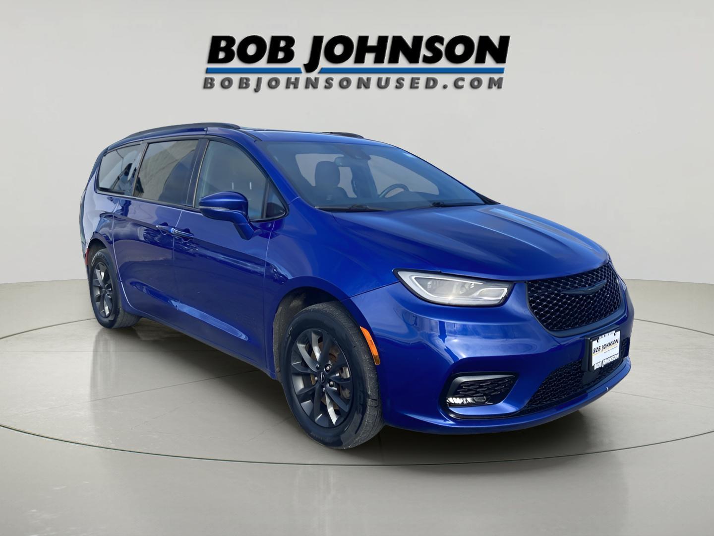 2021 Chrysler Pacifica Touring's photo