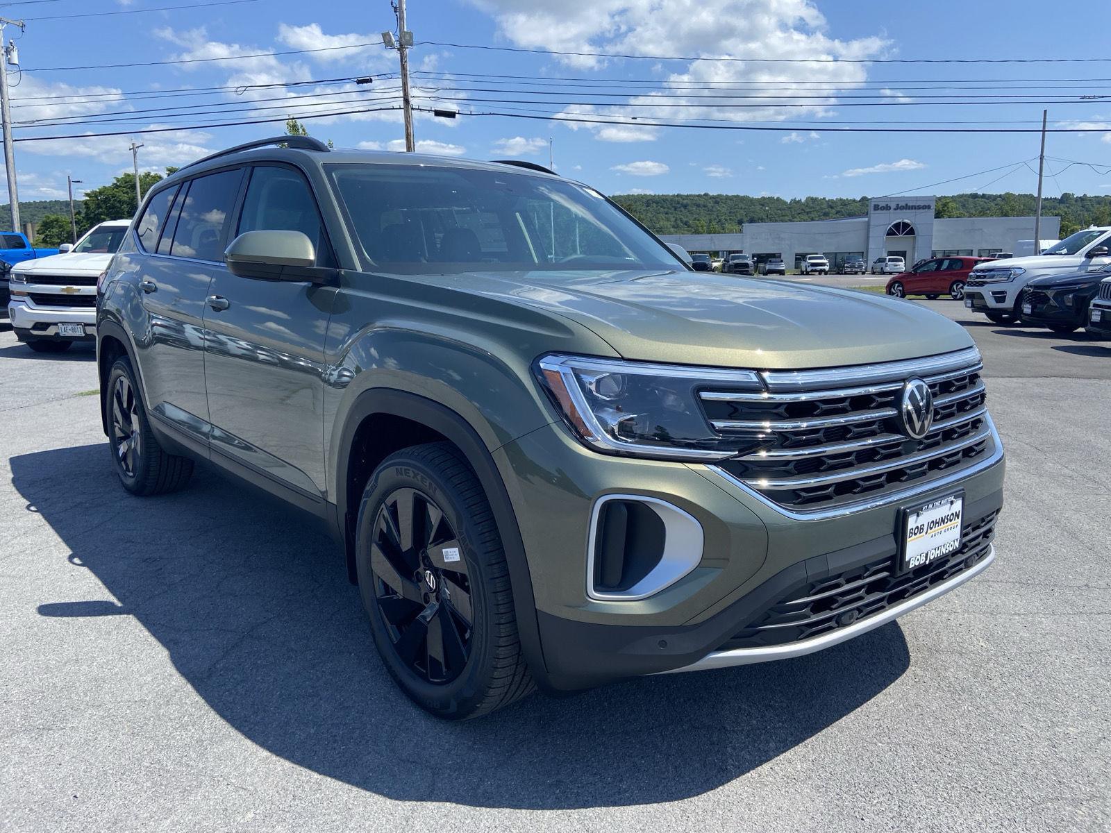 Avocado Green Pearl 2026 Volkswagen Atlas SUV / Crossover All-Wheel Drive Automatic