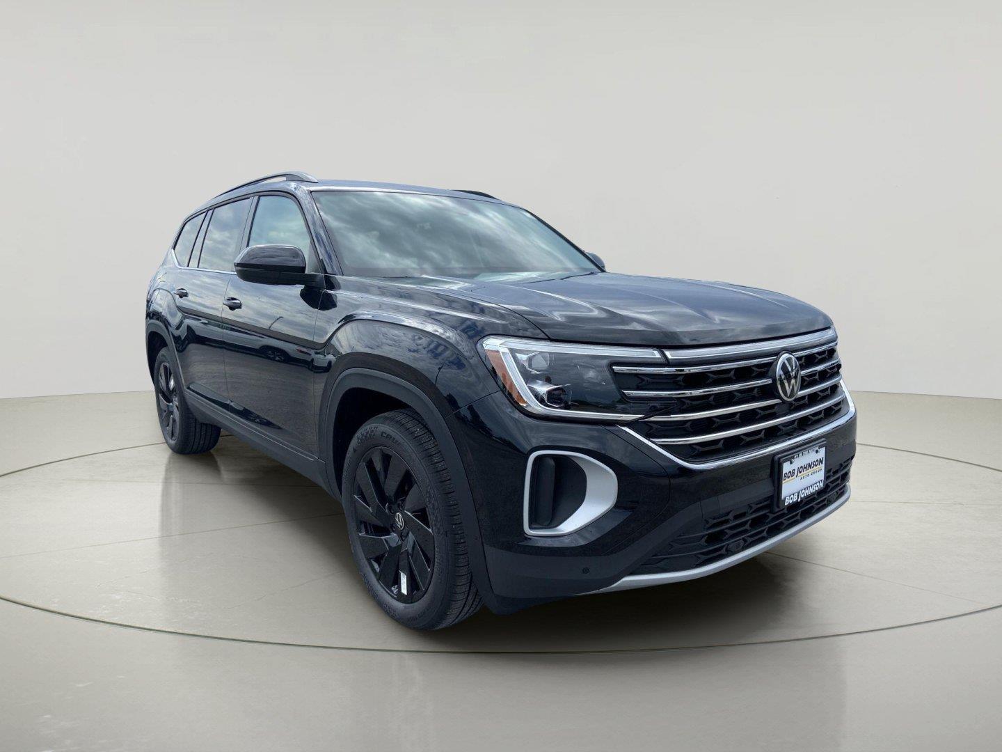Deep Black Pearl 2026 Volkswagen Atlas SUV / Crossover All-Wheel Drive Automatic