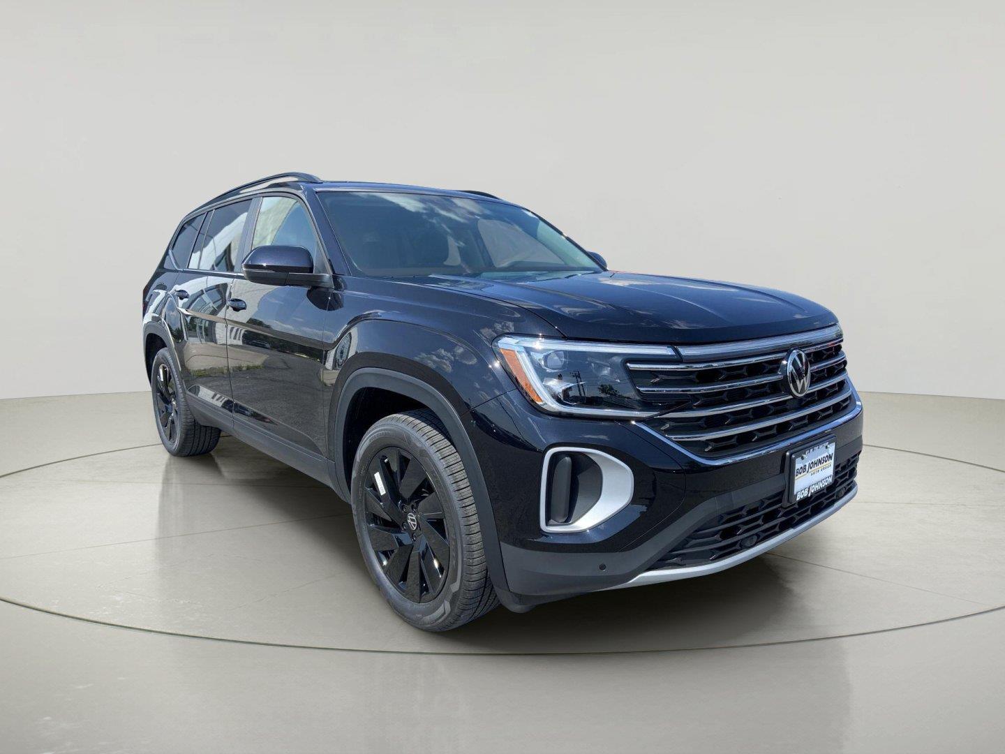 Deep Black Pearl 2026 Volkswagen Atlas SUV / Crossover All-Wheel Drive Automatic
