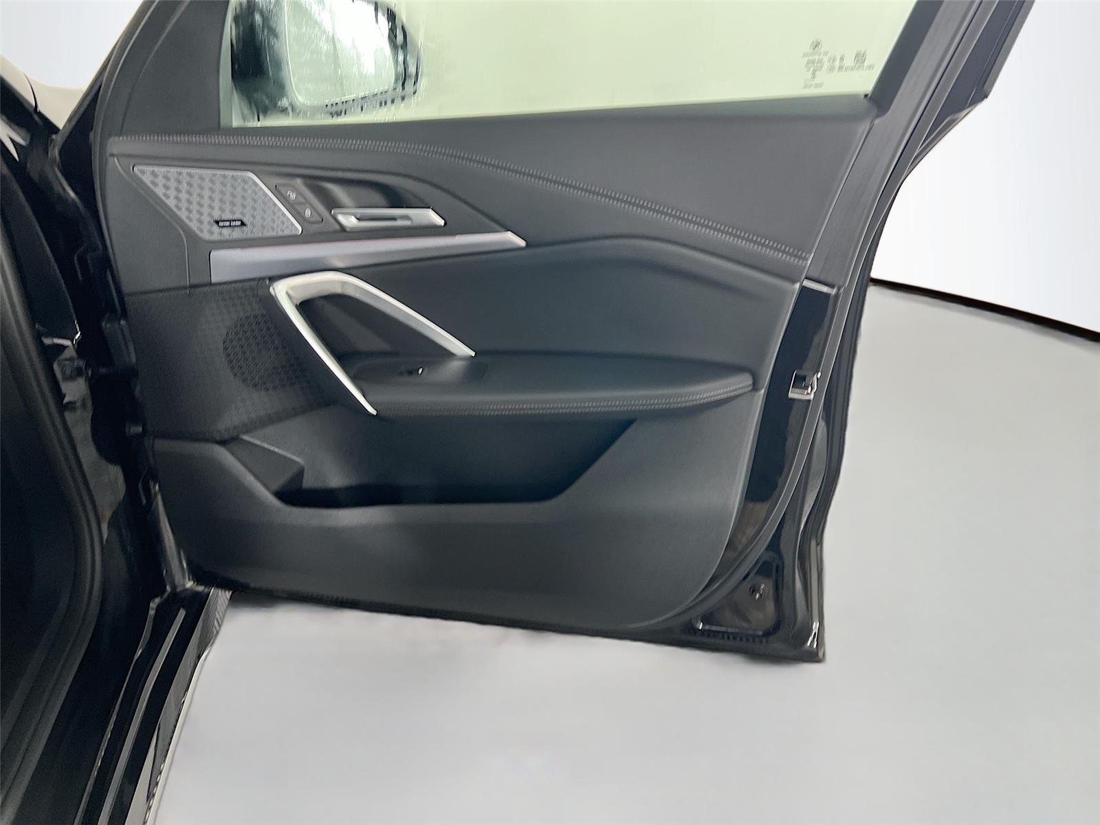 2025 BMW X1 28i - Photo 28