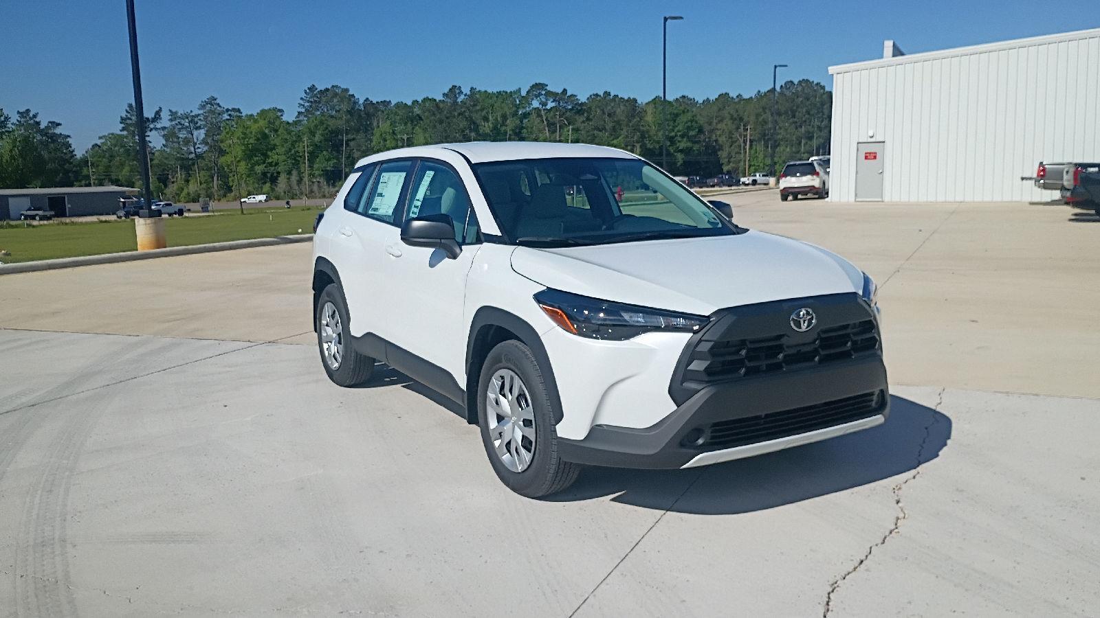 White (Wind Chill Pearl) 2026 Toyota Corolla Cross L FWD SUV / Crossover Front-Wheel Drive Continuously Variable Transmission