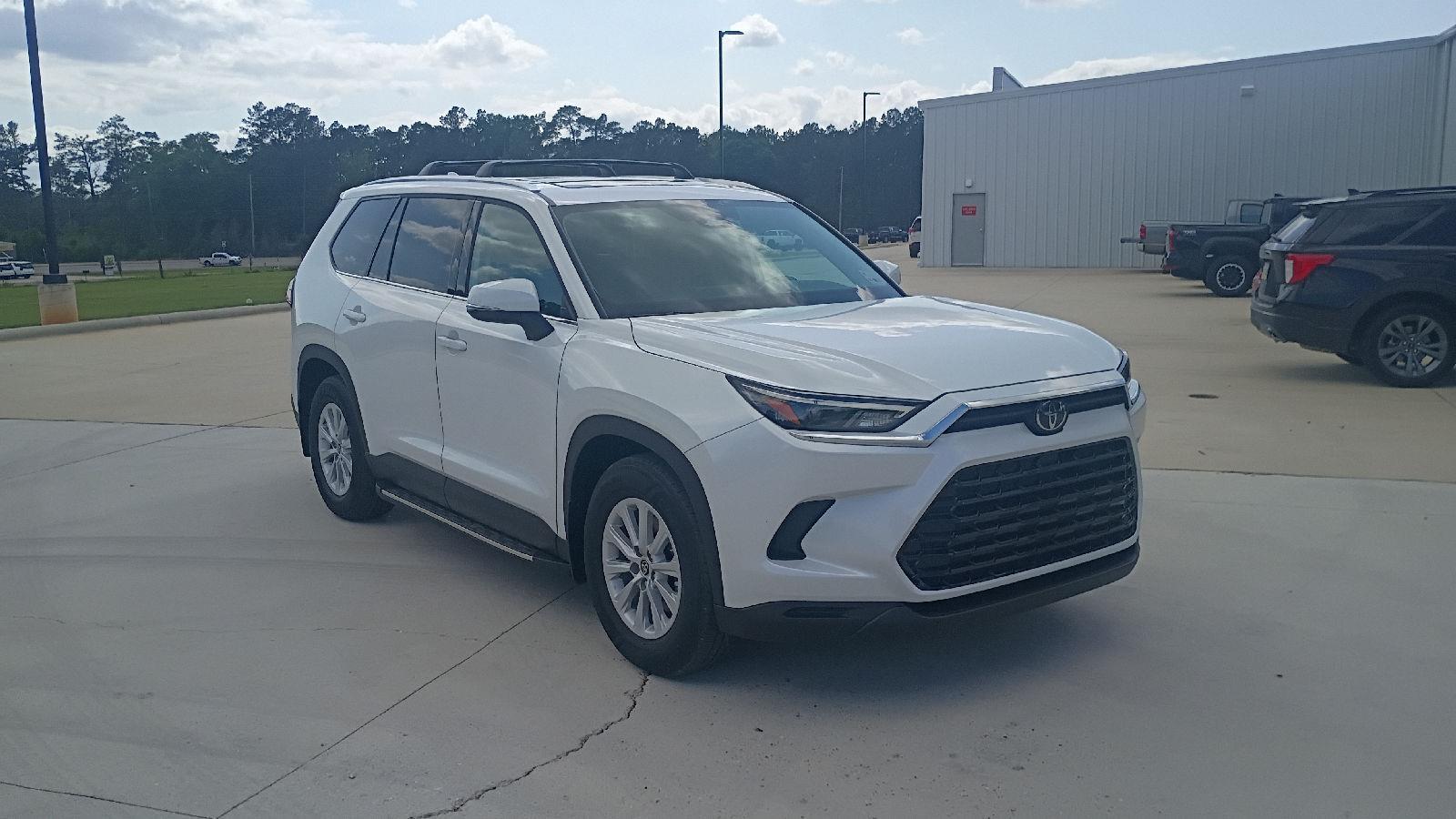 White (Wind Chill Pearl) 2026 Toyota Grand Highlander XLE AWD SUV / Crossover All-Wheel Drive 8-Speed Automatic
