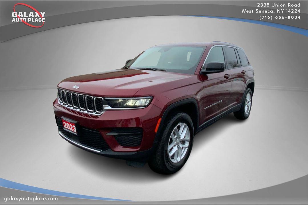 2023 Jeep Grand Cherokee Laredo 4WD