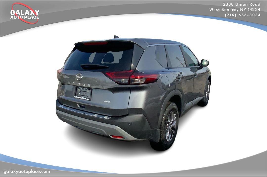 View vehicle photo 5