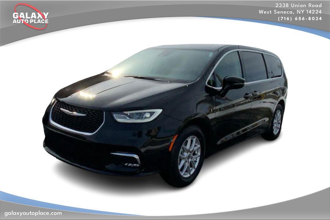 Diamond Black Crystal Pearlcoat 2024 Chrysler Pacifica Minivan Front-Wheel Drive 9-Speed Automatic