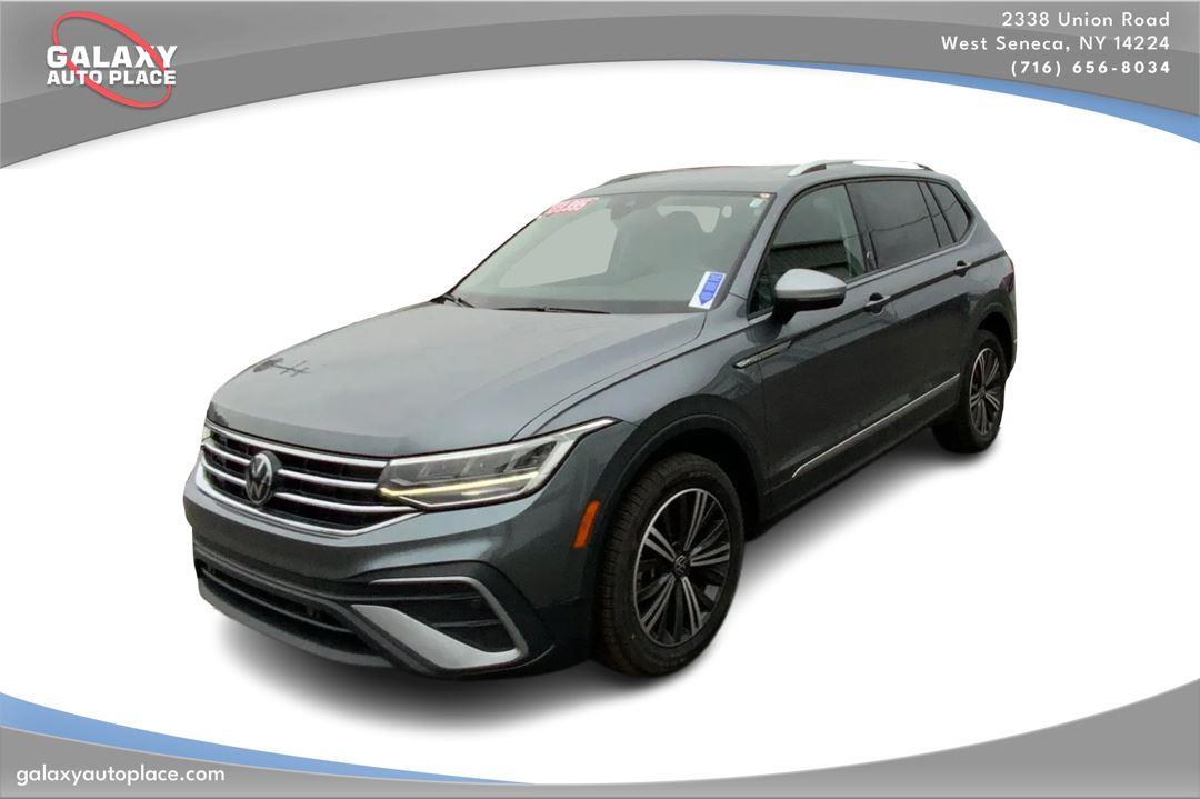 Platinum Gray Metallic 2024 Volkswagen Tiguan SE 4Motion SUV / Crossover All-Wheel Drive Automatic