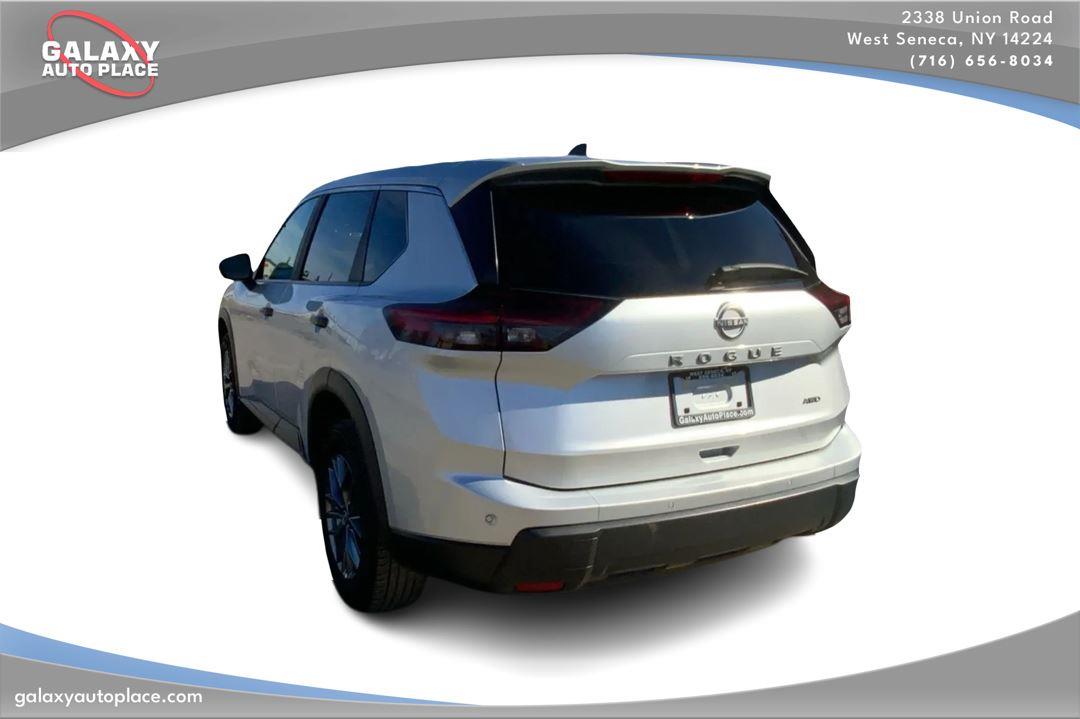 View vehicle photo 7