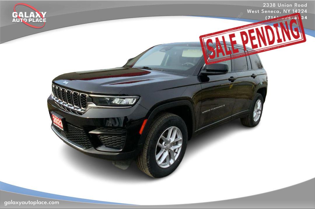 Diamond Black Crystal Pearlcoat 2023 Jeep Grand Cherokee Laredo 4WD SUV / Crossover Four-Wheel Drive 8-Speed Automatic