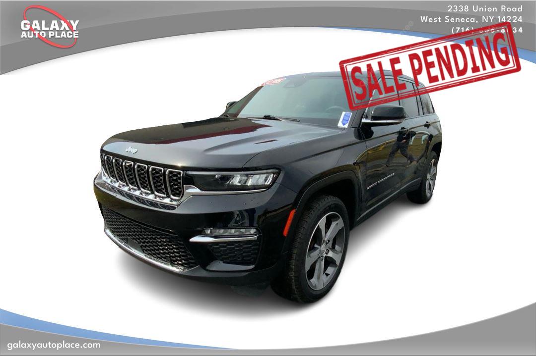 Diamond Black Crystal Pearlcoat 2023 Jeep Grand Cherokee Limited 4WD SUV / Crossover Four-Wheel Drive 8-Speed Automatic