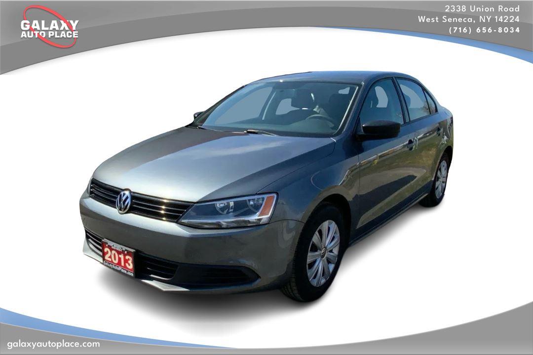Platinum Gray Metallic 2013 Volkswagen Jetta S Sedan Front-Wheel Drive 5-Speed Manual