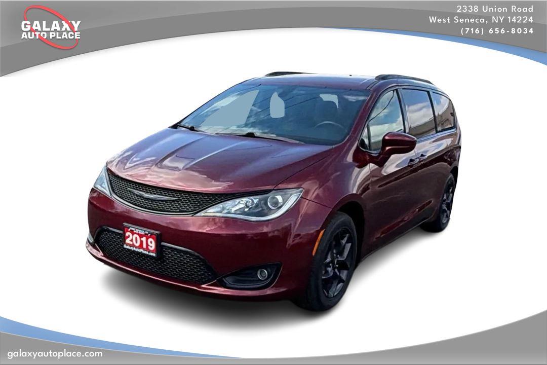 Velvet Red Pearlcoat 2019 Chrysler Pacifica Touring L FWD Minivan Front-Wheel Drive 9-Speed Automatic
